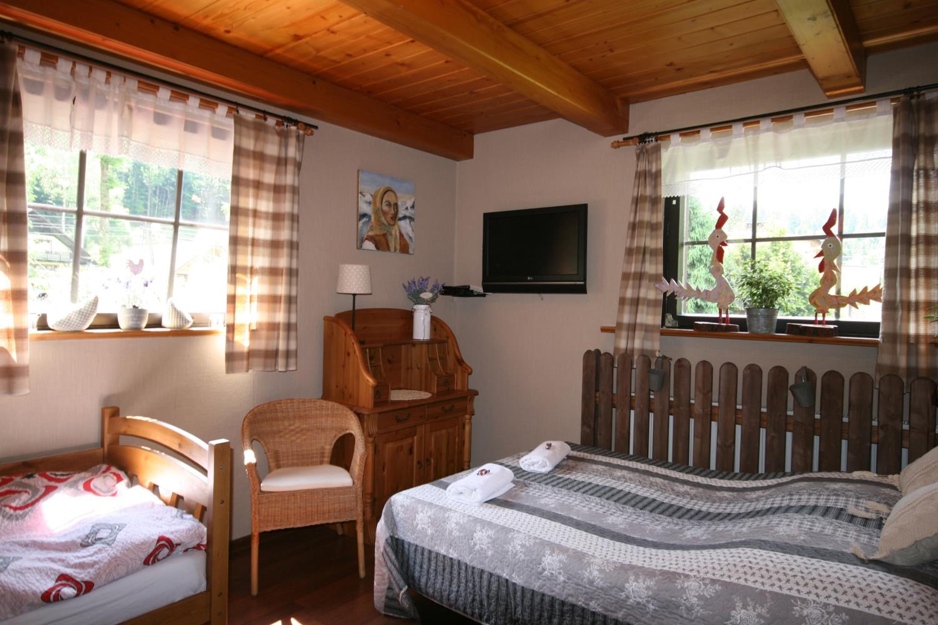 Quadruple Room with Private Bathroom photo 3