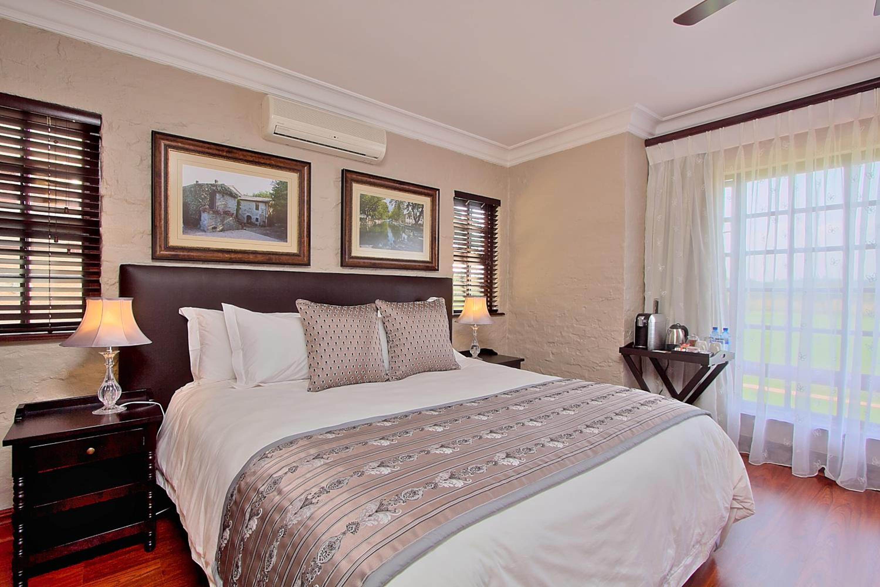 Superior King Room photo 2