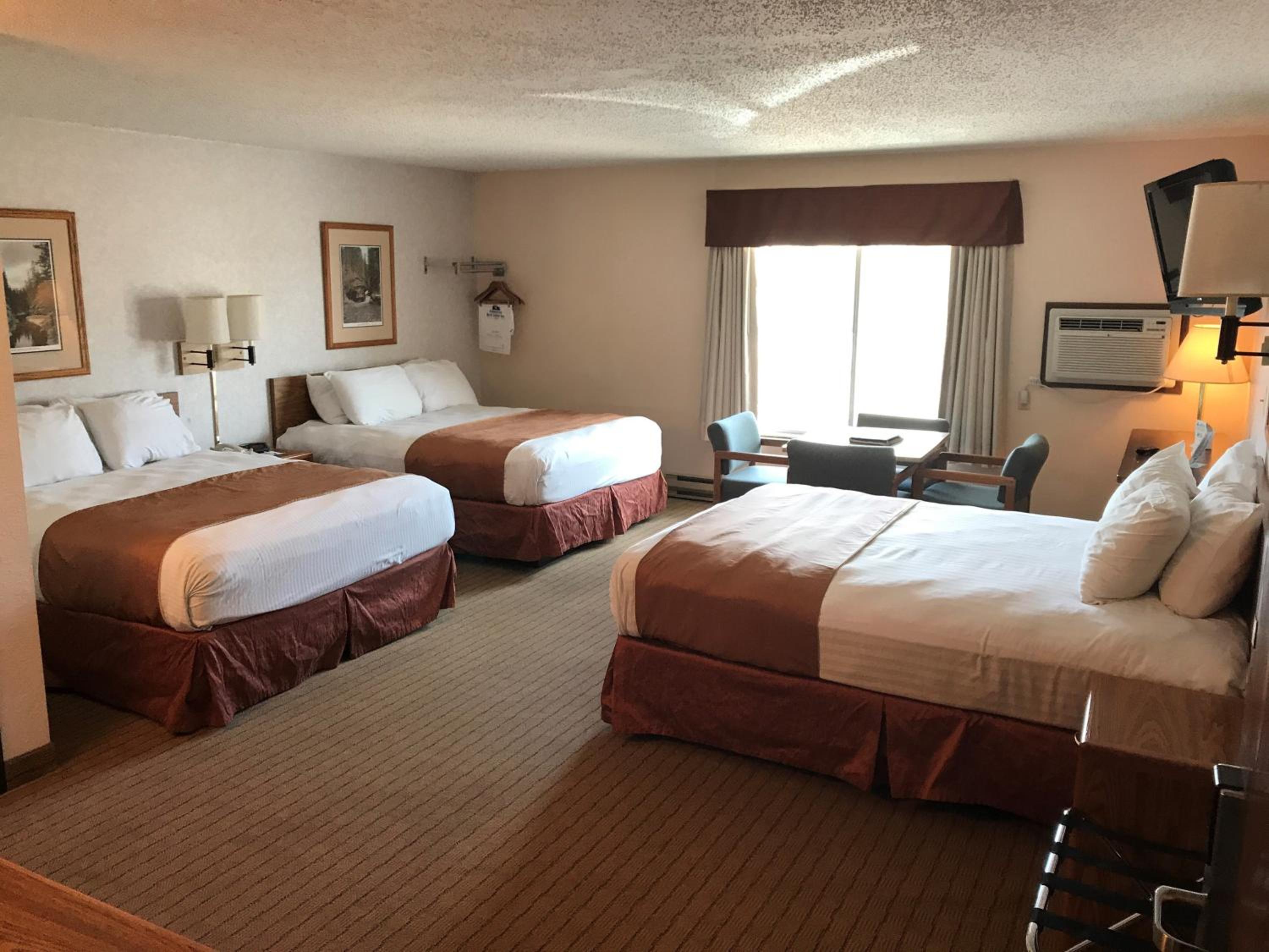 3 Queen Beds, Family Room, Non-Smoking - Photo 3