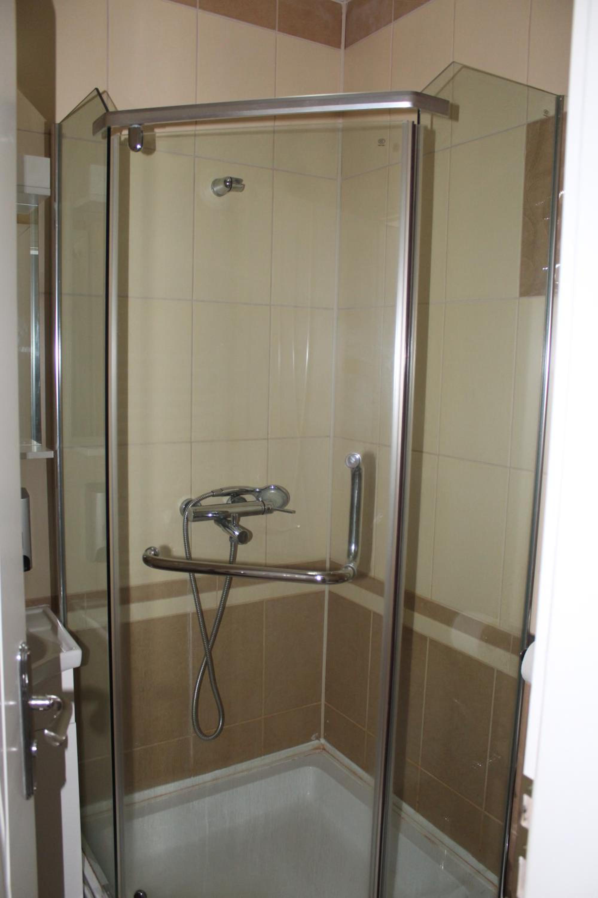 Double Room - Photo 12