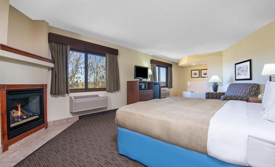 Luxury King Studio Suite - Non-Smoking - Photo 1