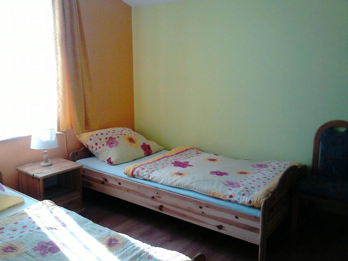 Family Room with Garden View - Photo 2