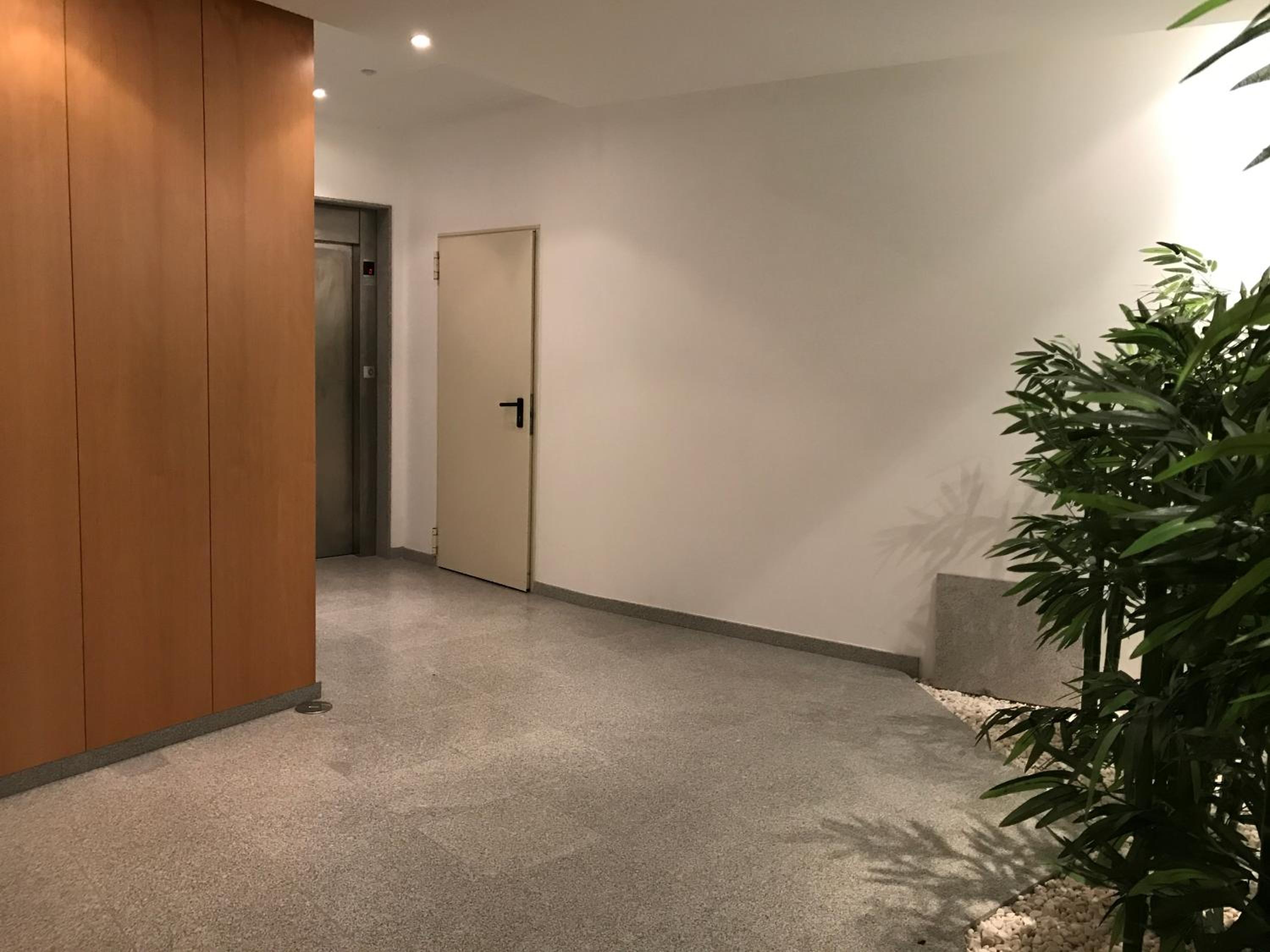 Apartment with Balcony - Photo 30