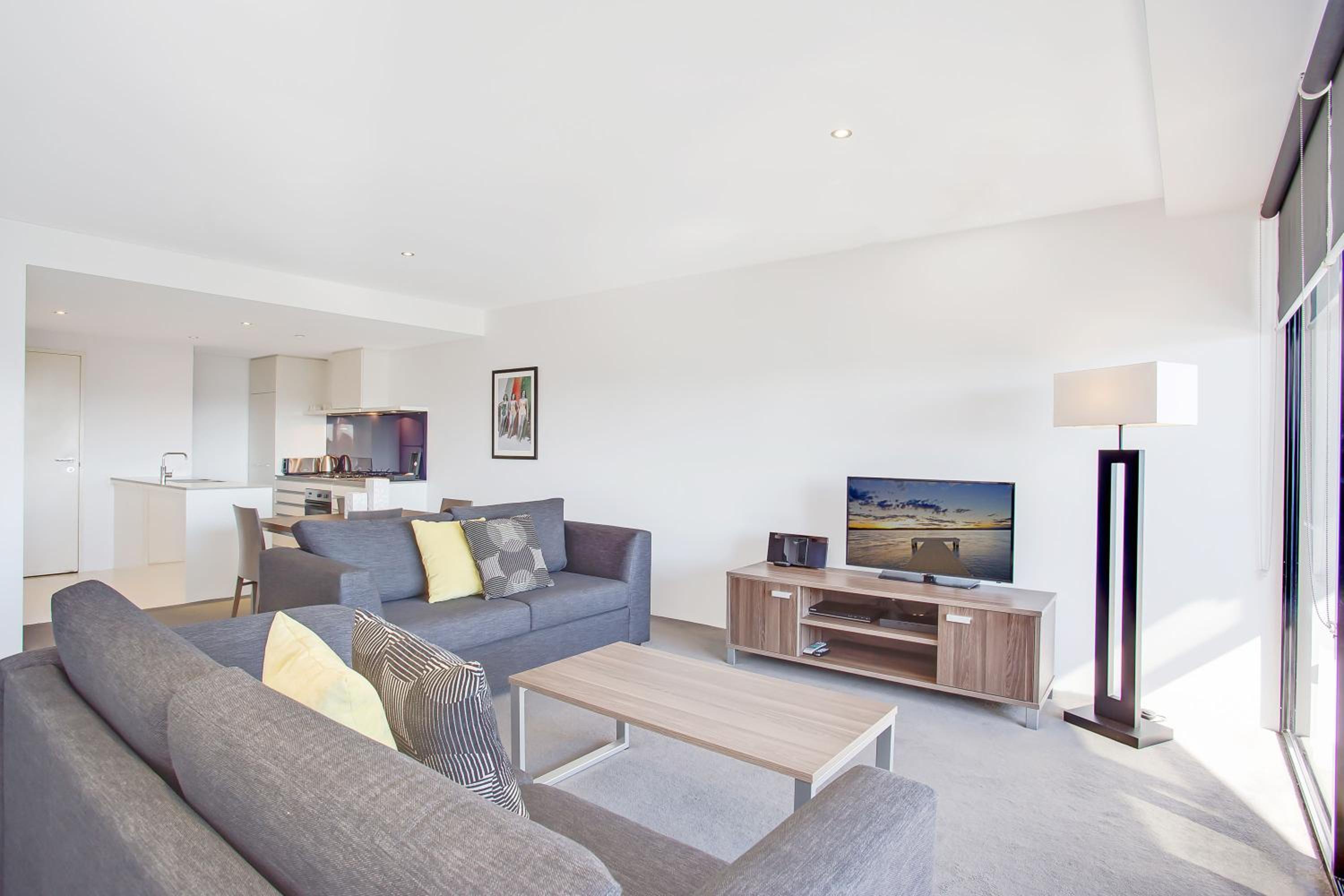 One-Bedroom Apartment With Spa Bath - Photo 6