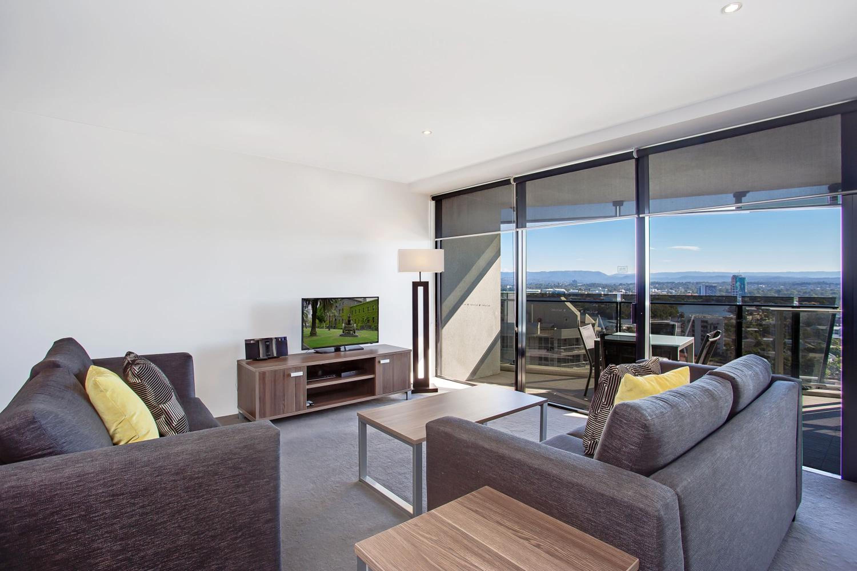 One-Bedroom Apartment With Spa Bath - Photo 3