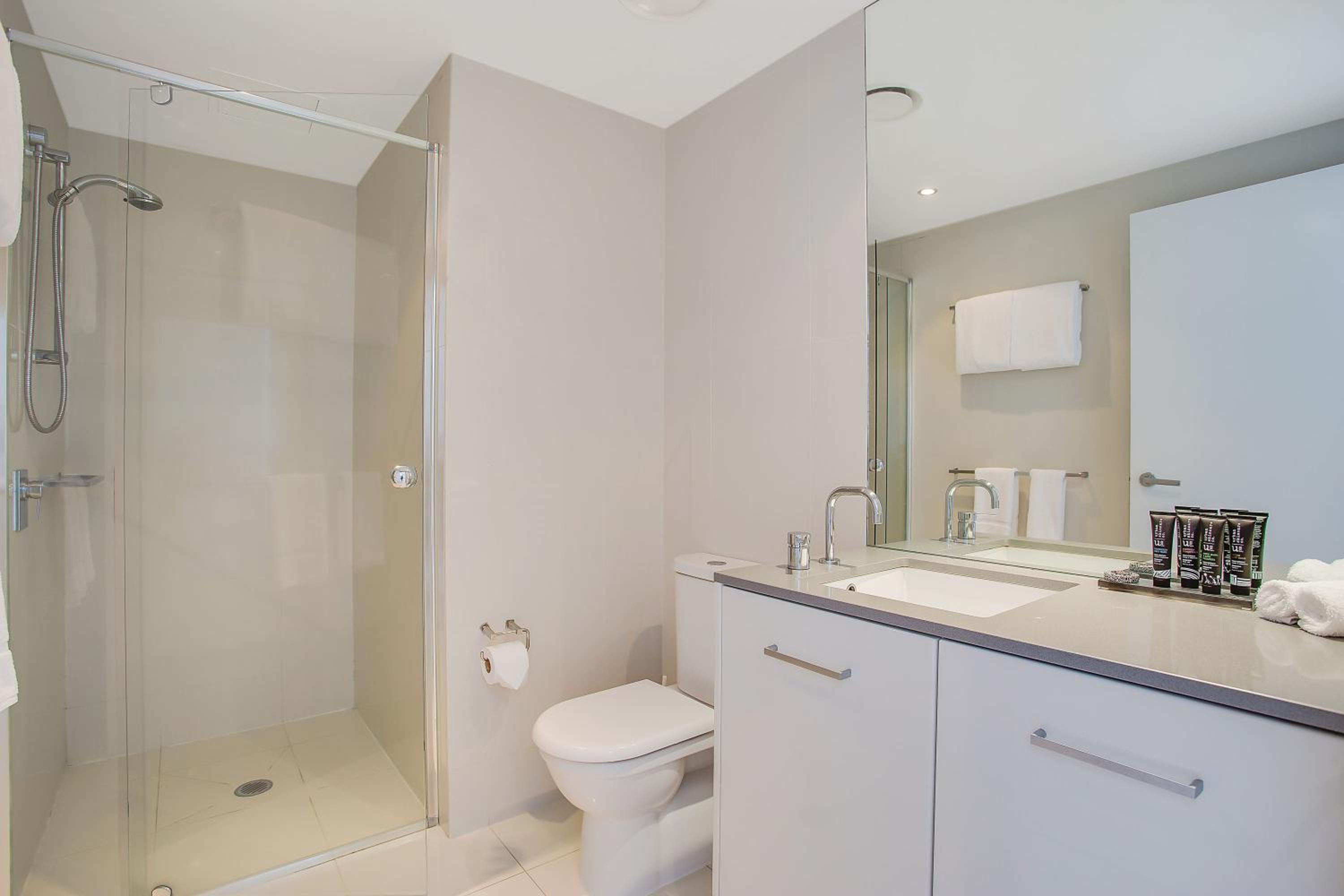 Two-Bedroom Apartment With Spa Bath - Photo 6