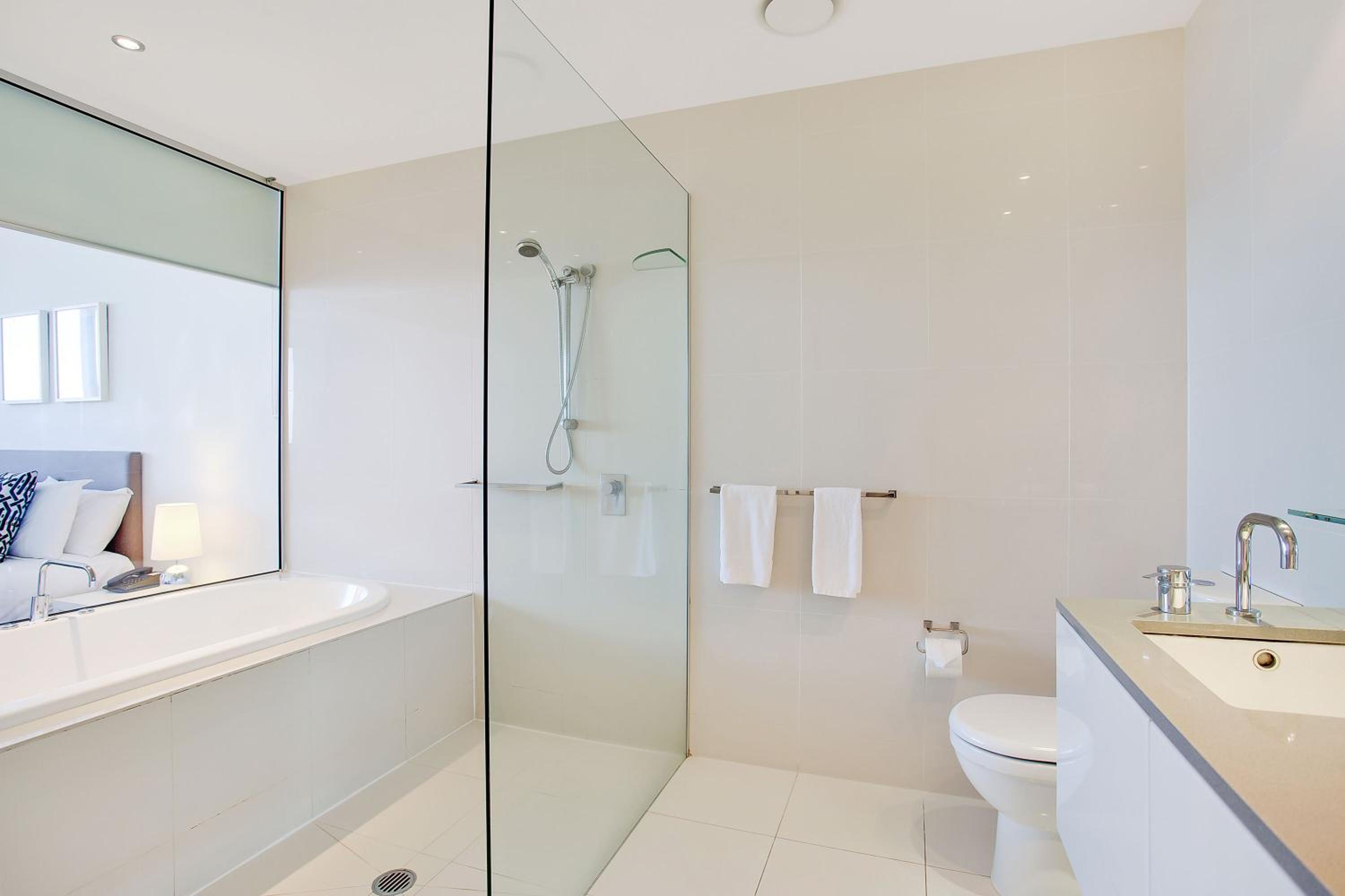 Two-Bedroom Apartment With Ocean View And Spa Bath - Photo 3