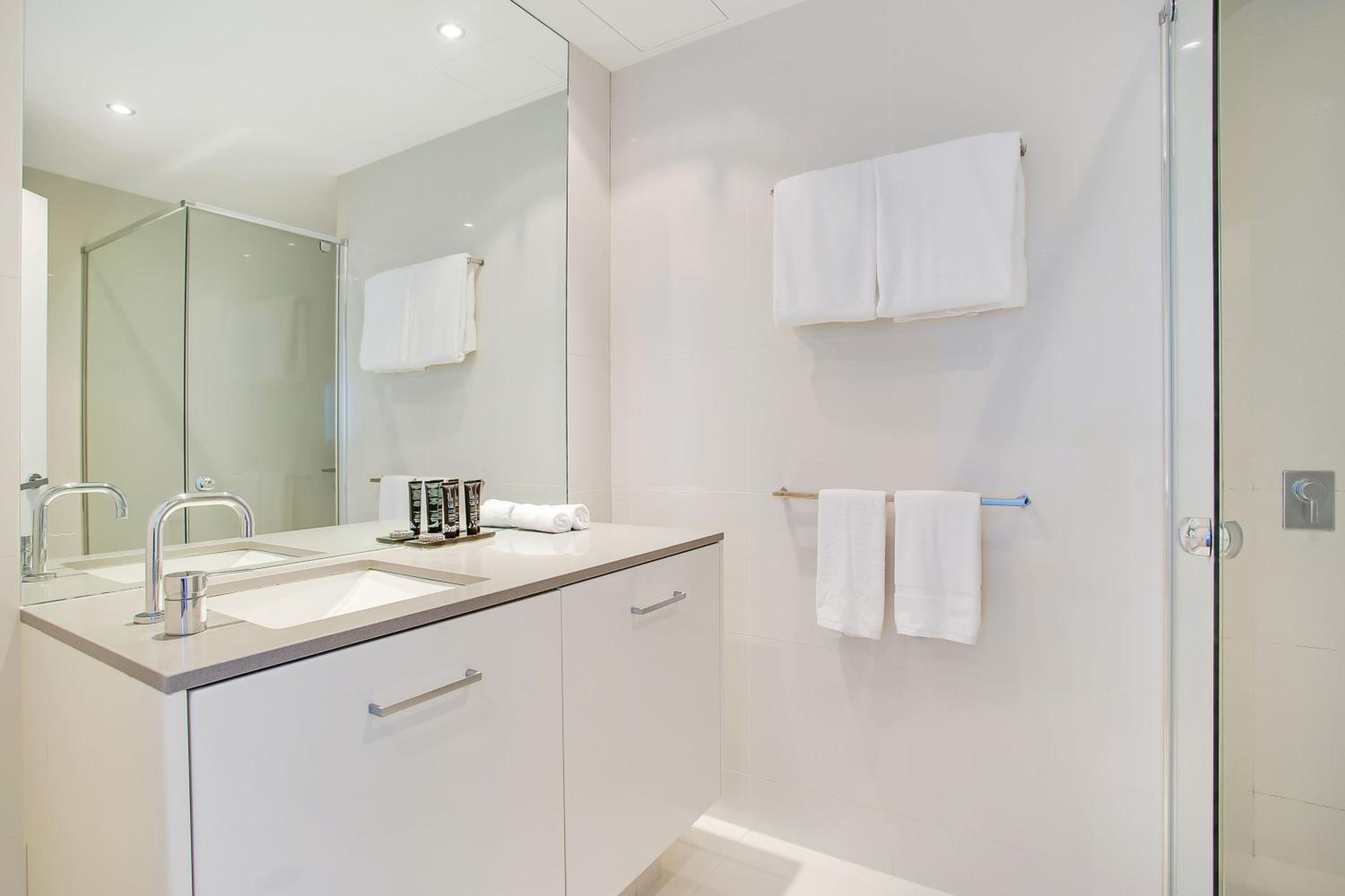 Two-Bedroom Apartment With Ocean View And Spa Bath - Photo 2
