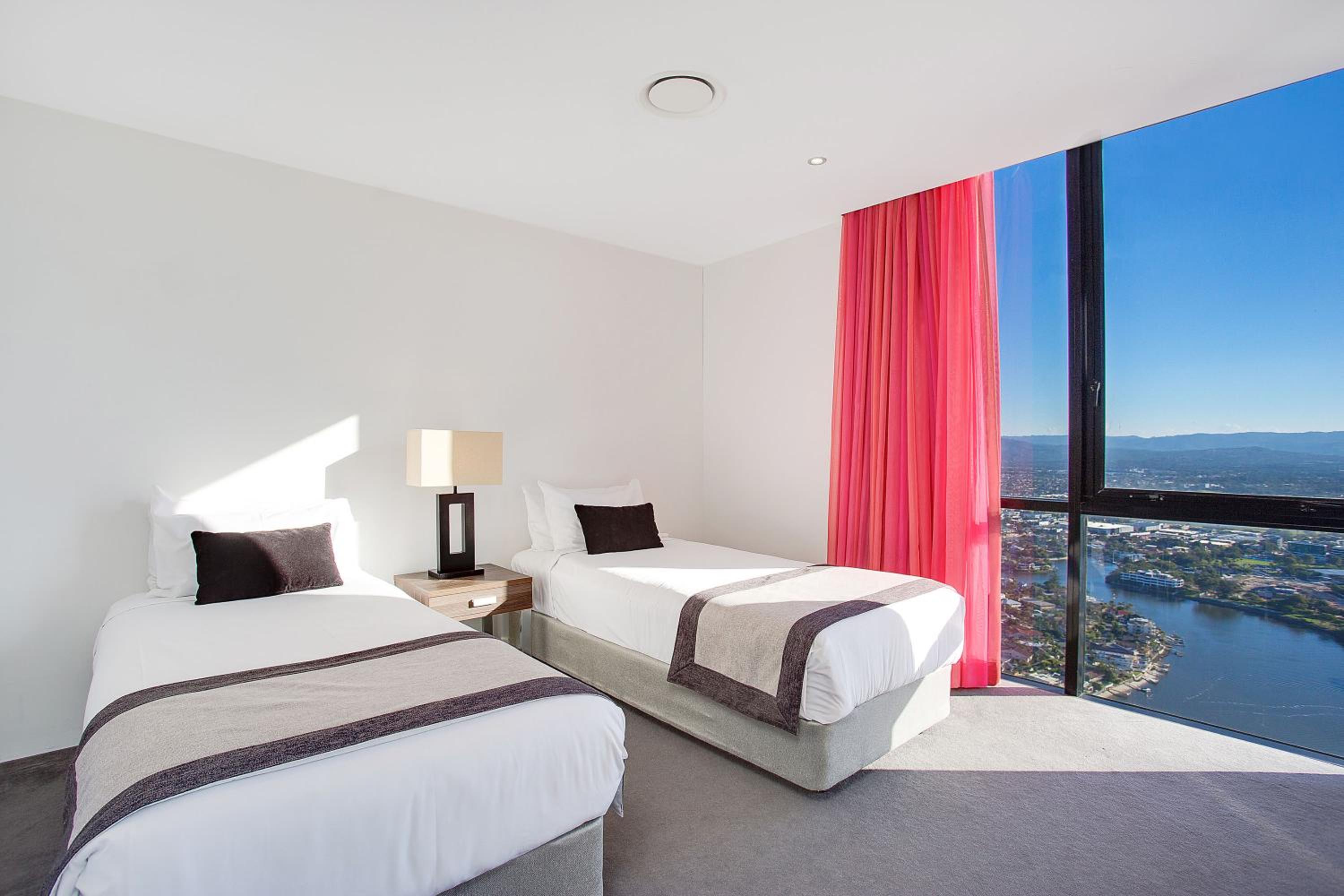Three-Bedroom Apartment With Spa Bath - Photo 3
