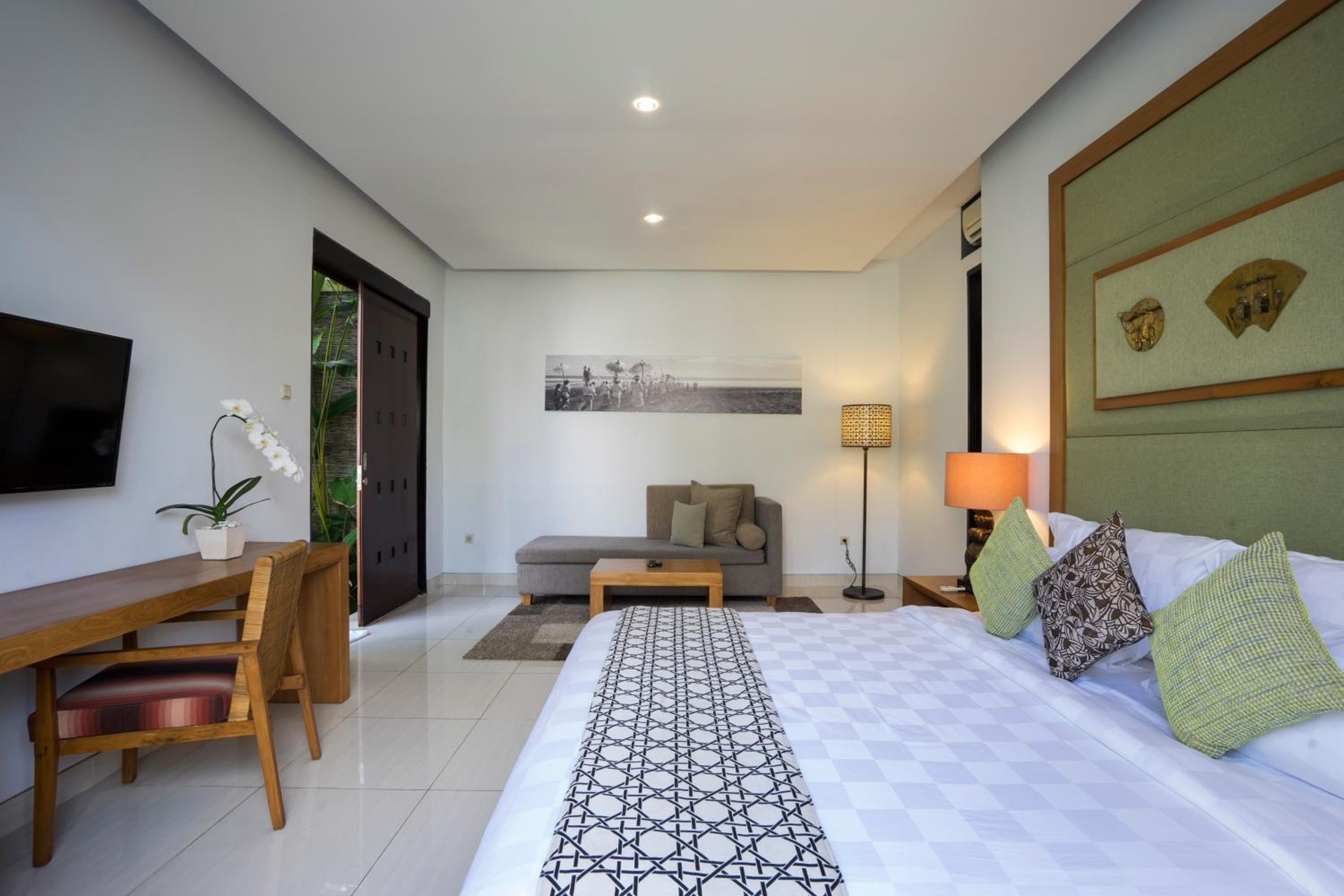 One-Bedroom Villa with Private Pool - Photo 14