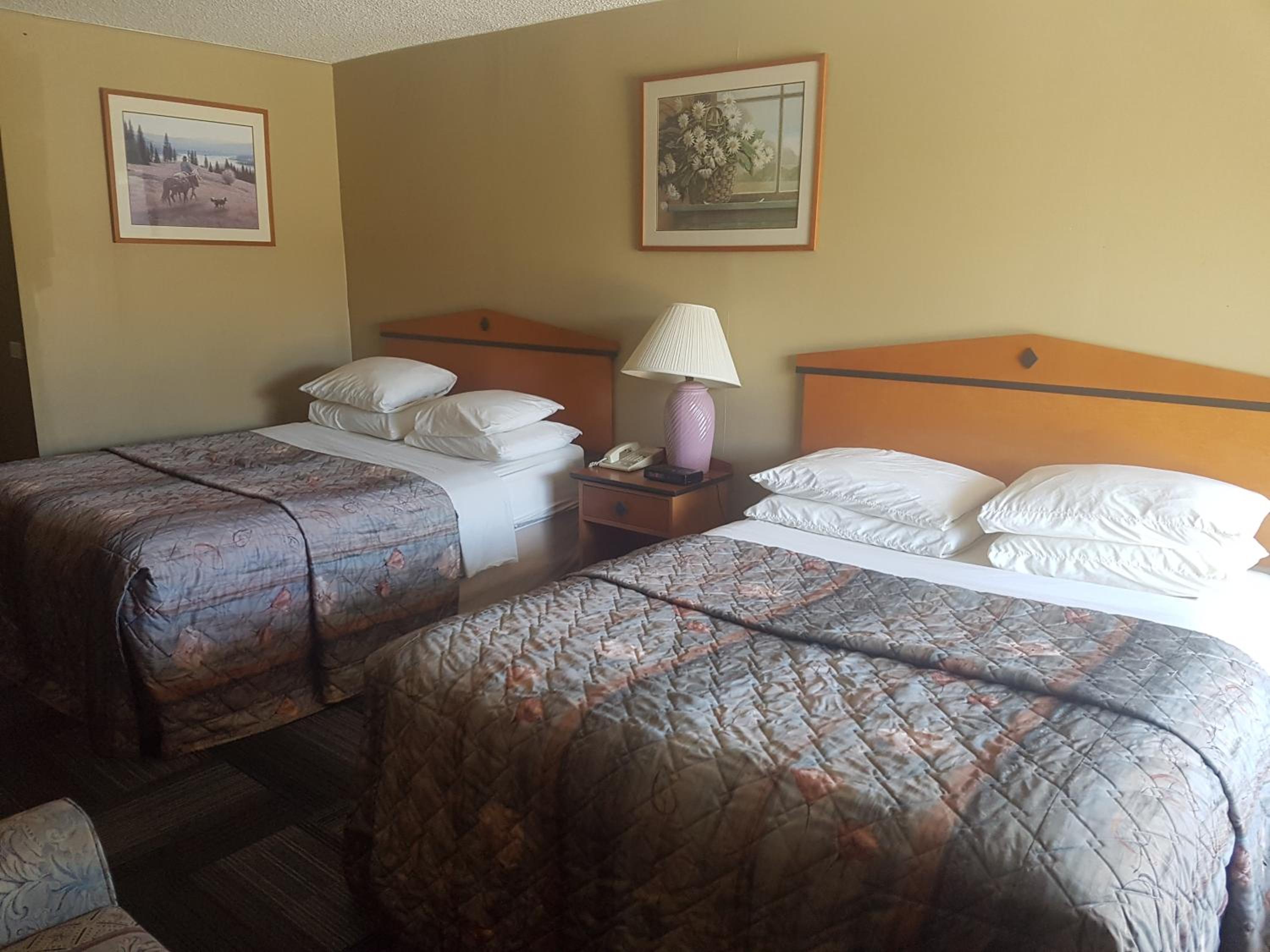 Queen Room with Two Queen Beds and Kitchenette photo 1