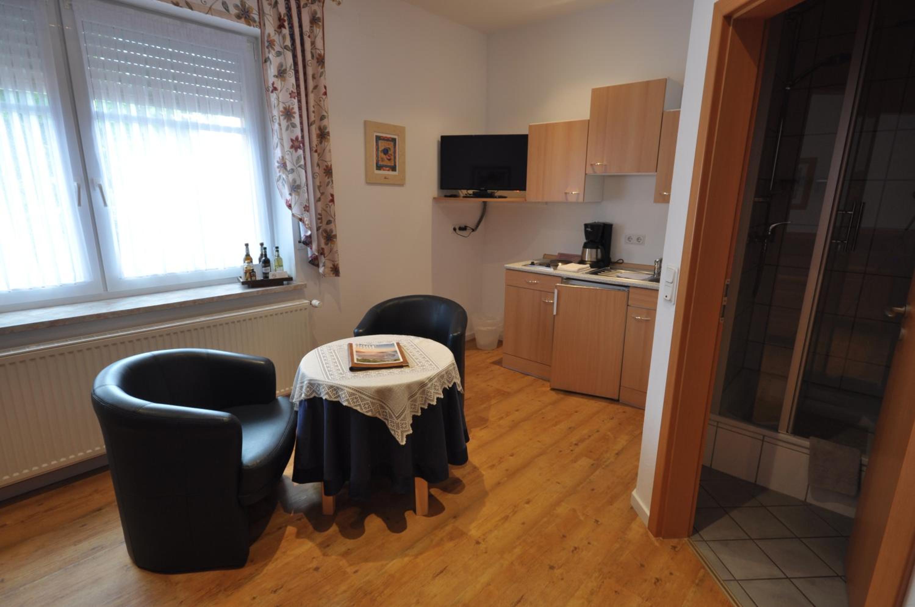 Double or Twin Room - Photo 4