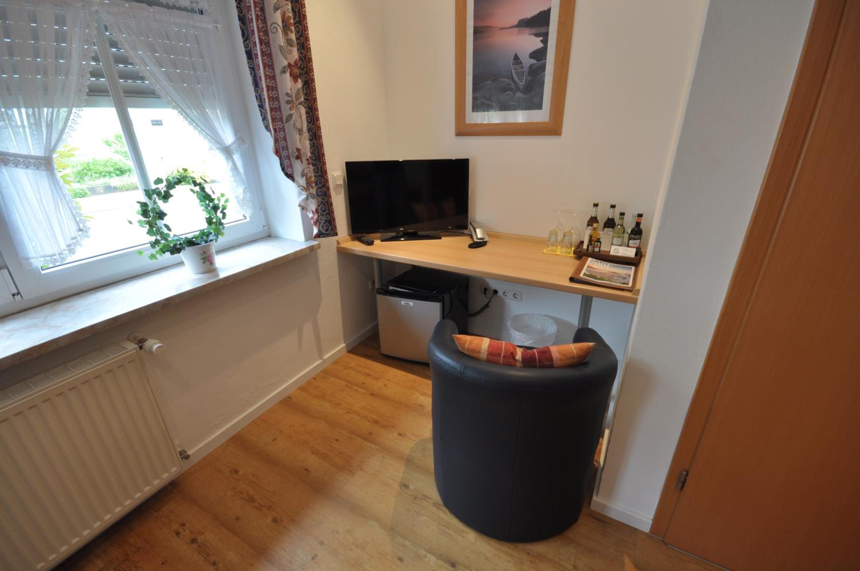 Double or Twin Room - Photo 7