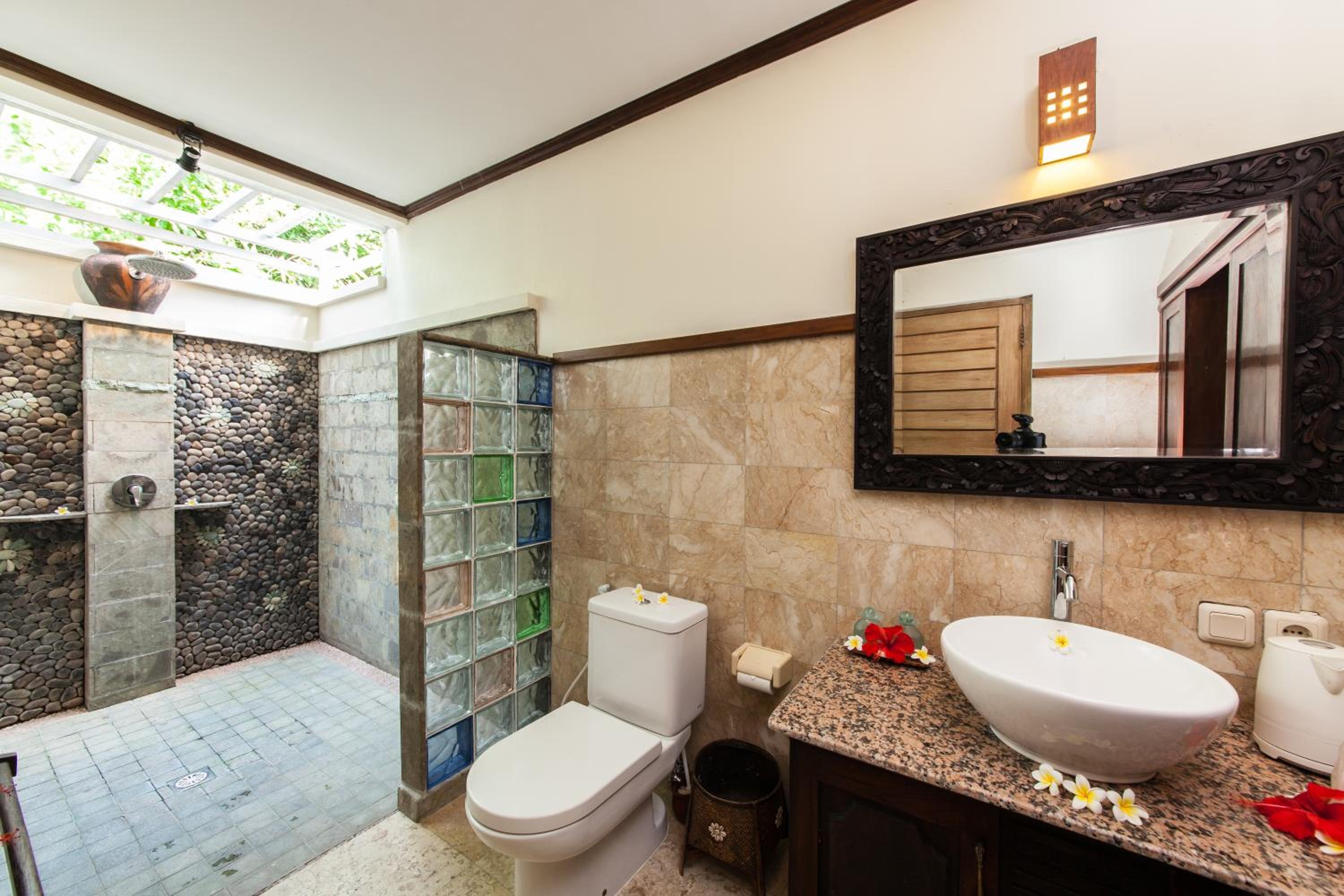 Deluxe Double Room with Balcony and Ocean View photo 3
