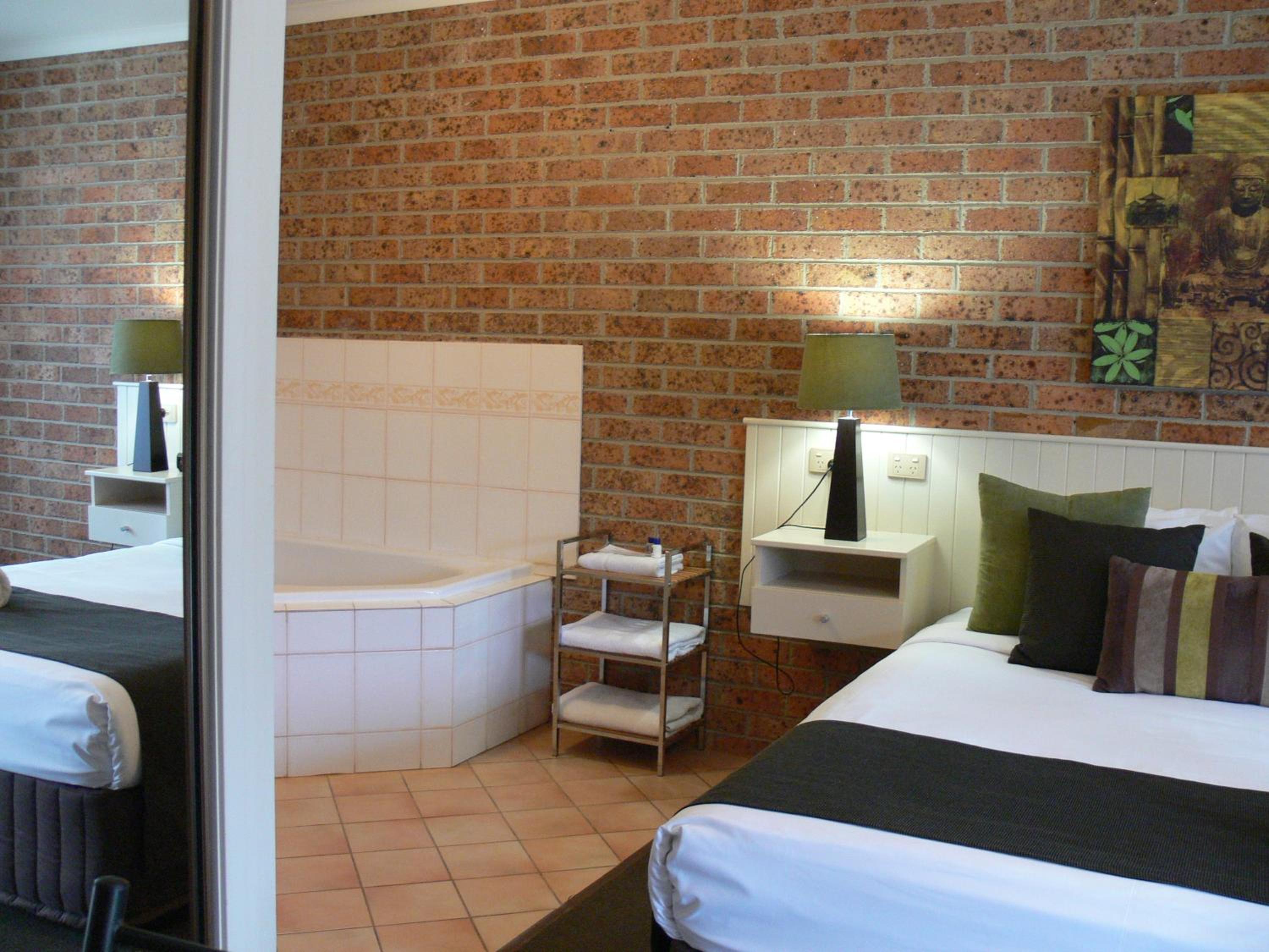 Suite with Spa Bath photo 3