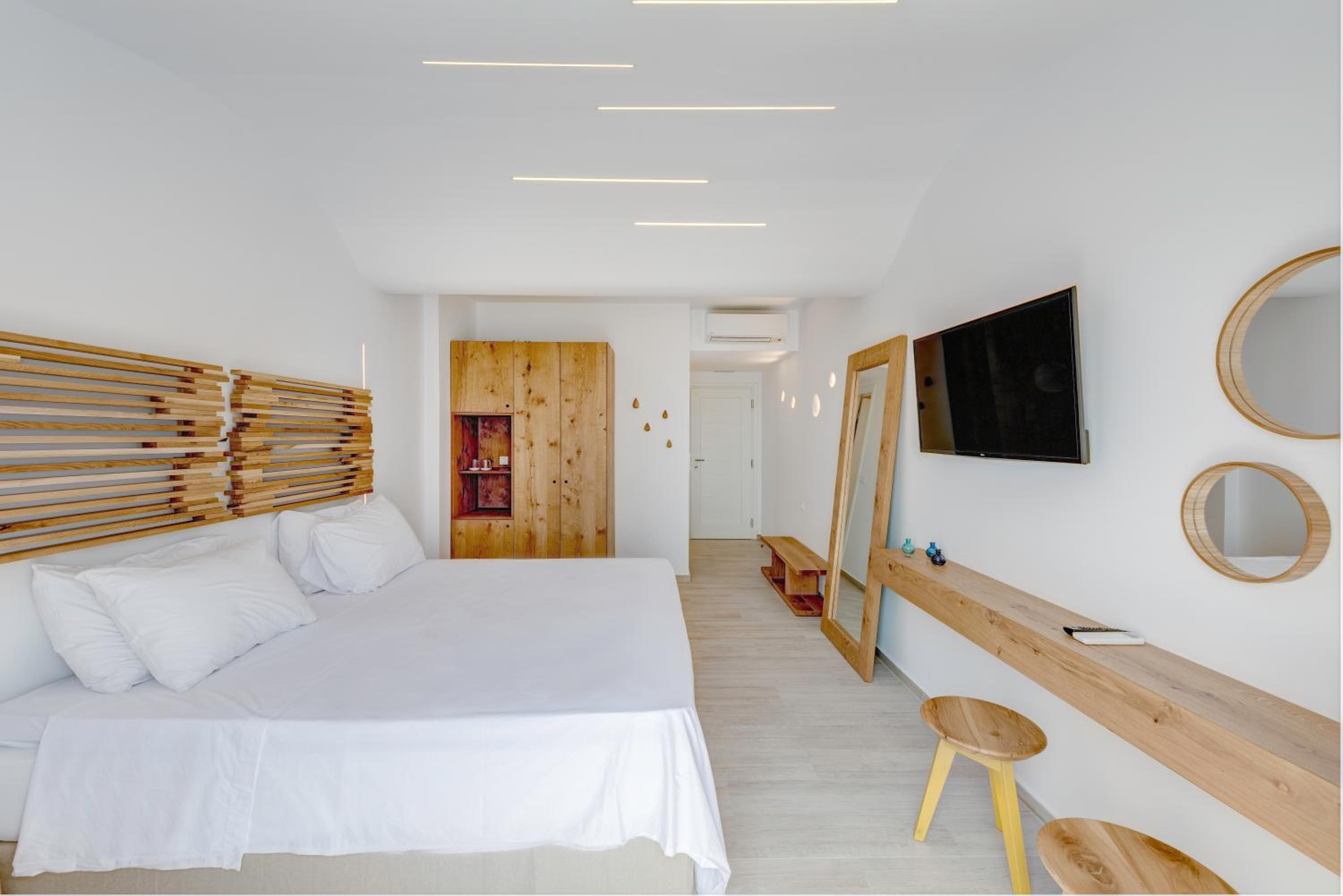 Deluxe Double or Twin Room with Sea View - Photo 9
