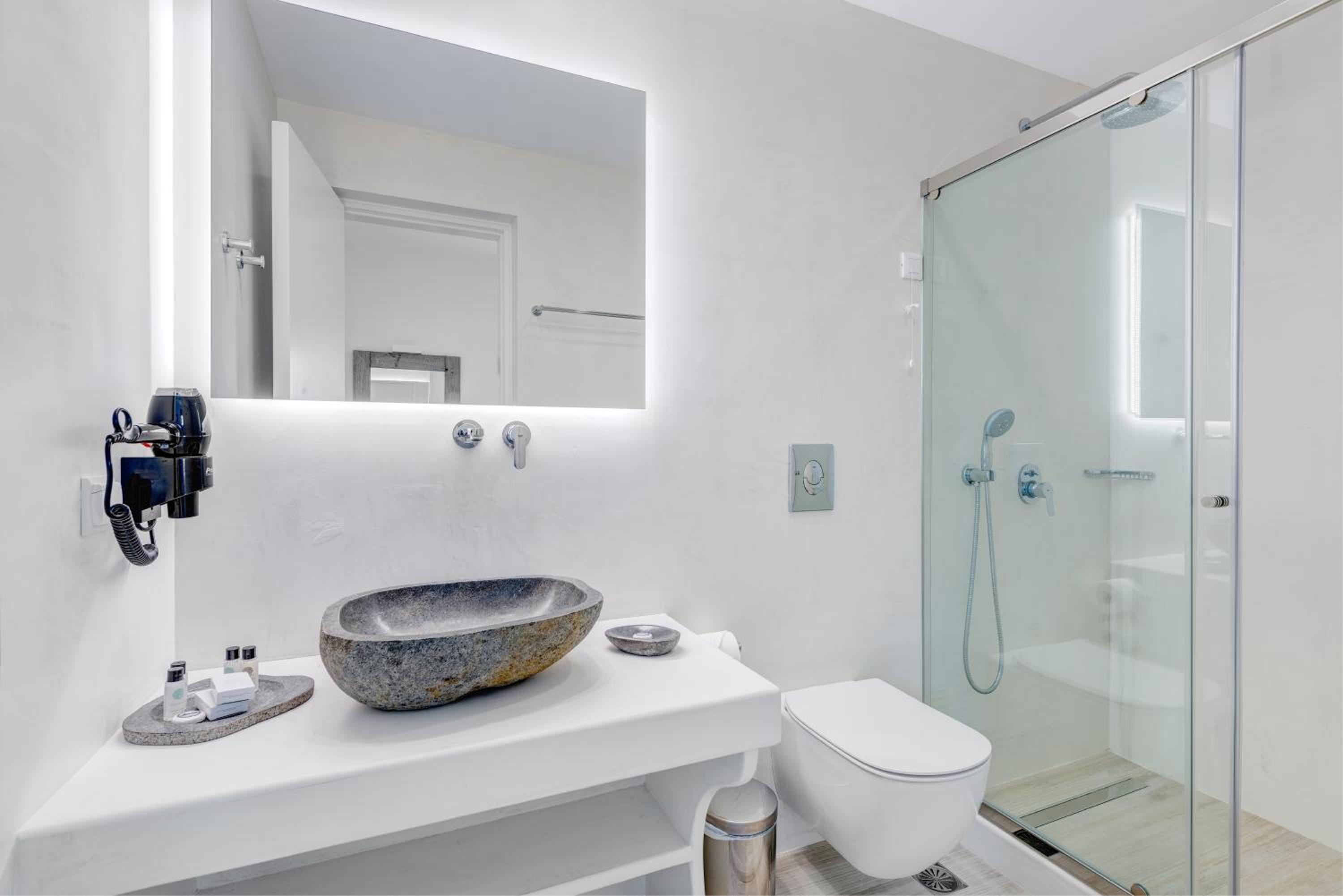 Deluxe Double or Twin Room with Sea View - Photo 5