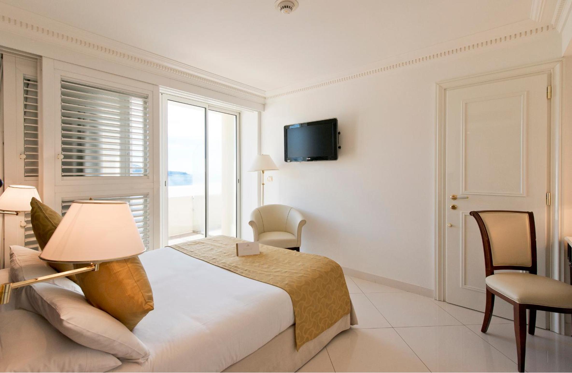 Double Room with Partial Sea View - Photo 1