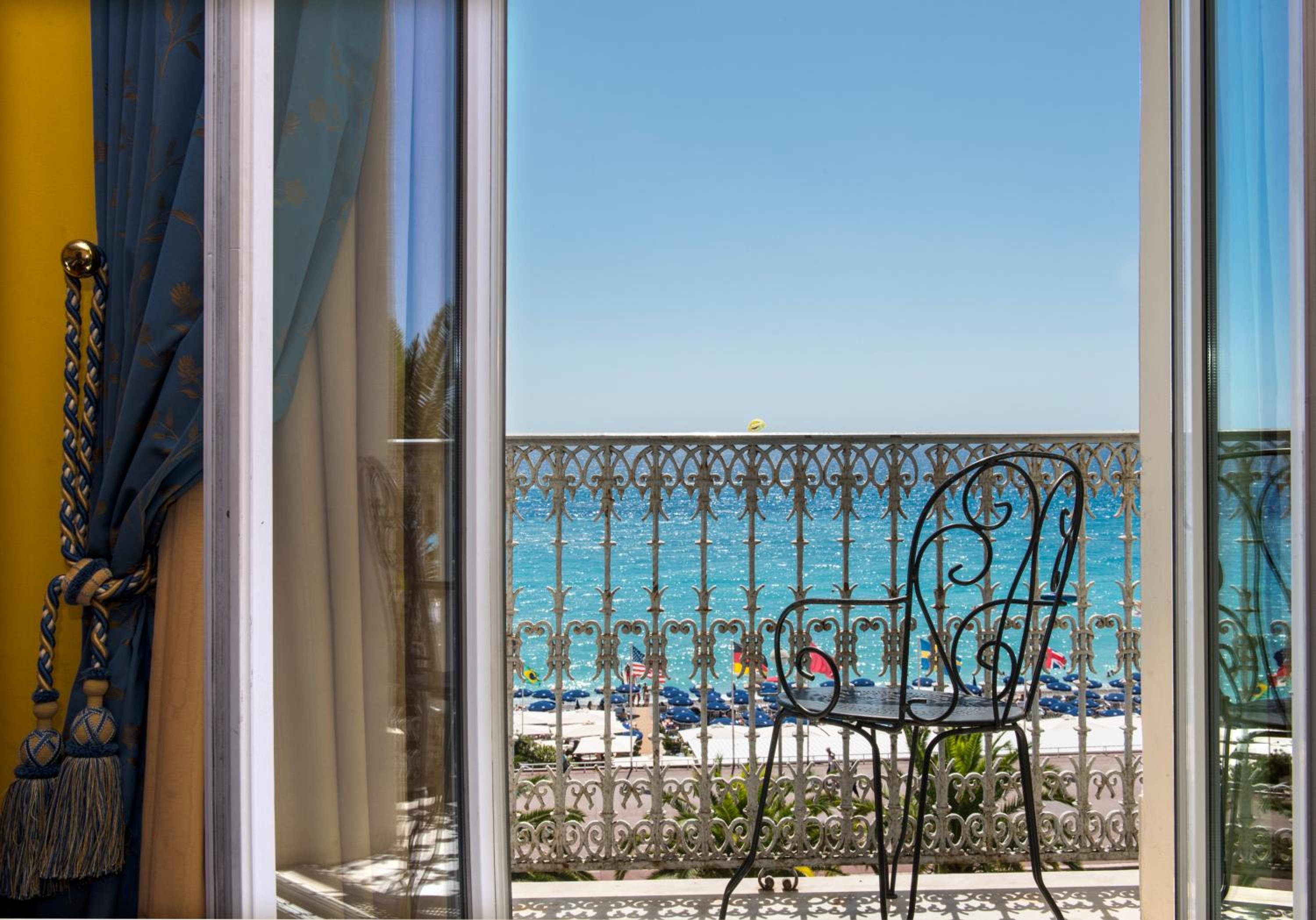 Superior Room with Sea View - Photo 7
