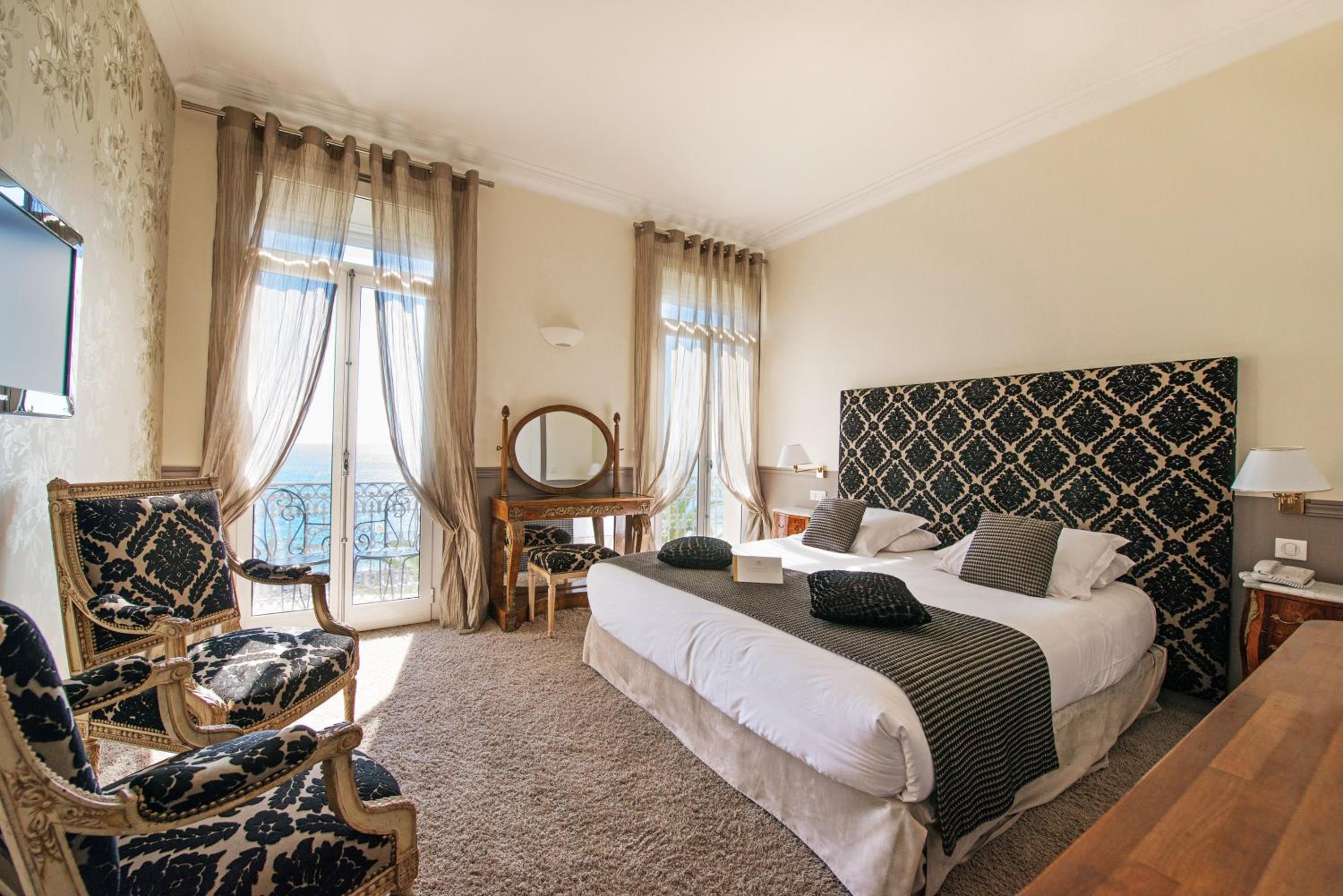 Superior Room with Sea View - Photo 9