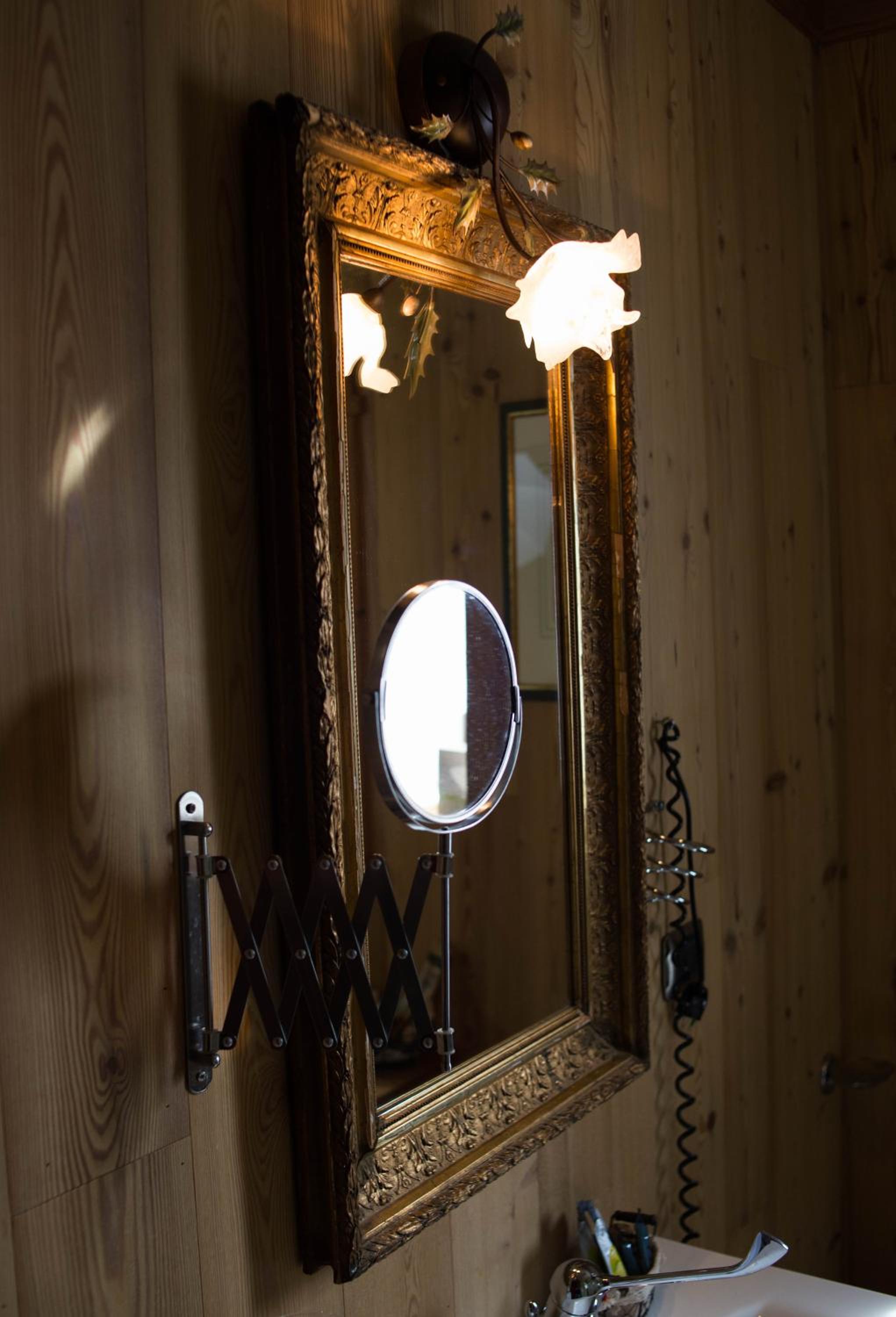 Deluxe Junior Suite photo 3