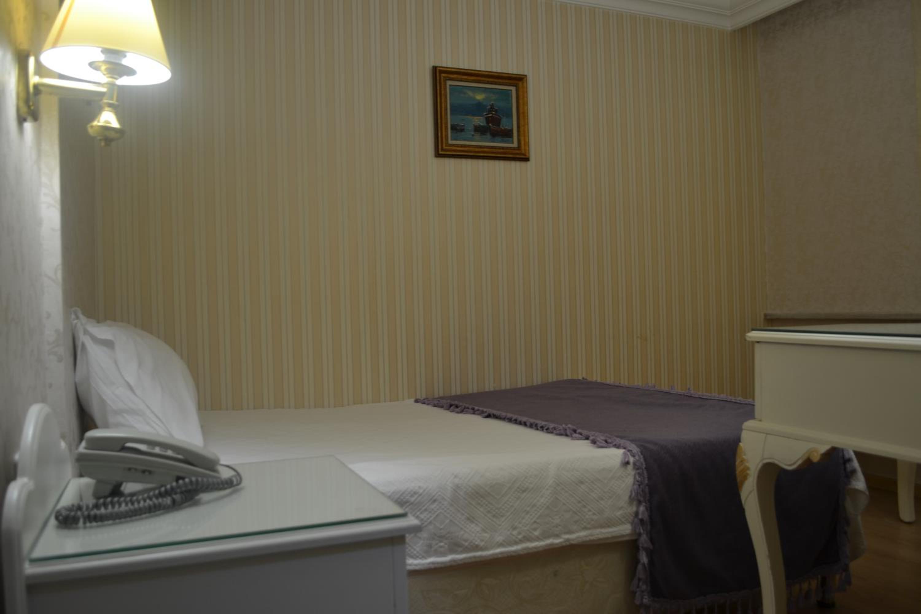 Economy Double Room photo 2