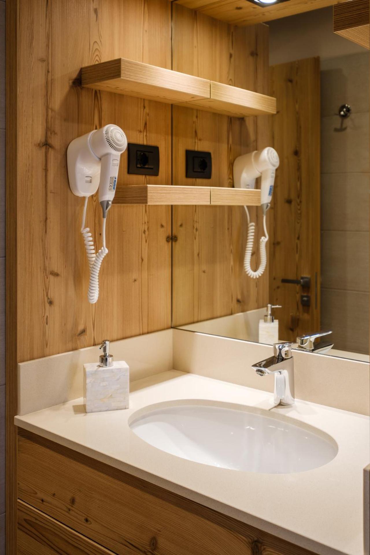 One-Bedroom Standard Apartment - Photo 8