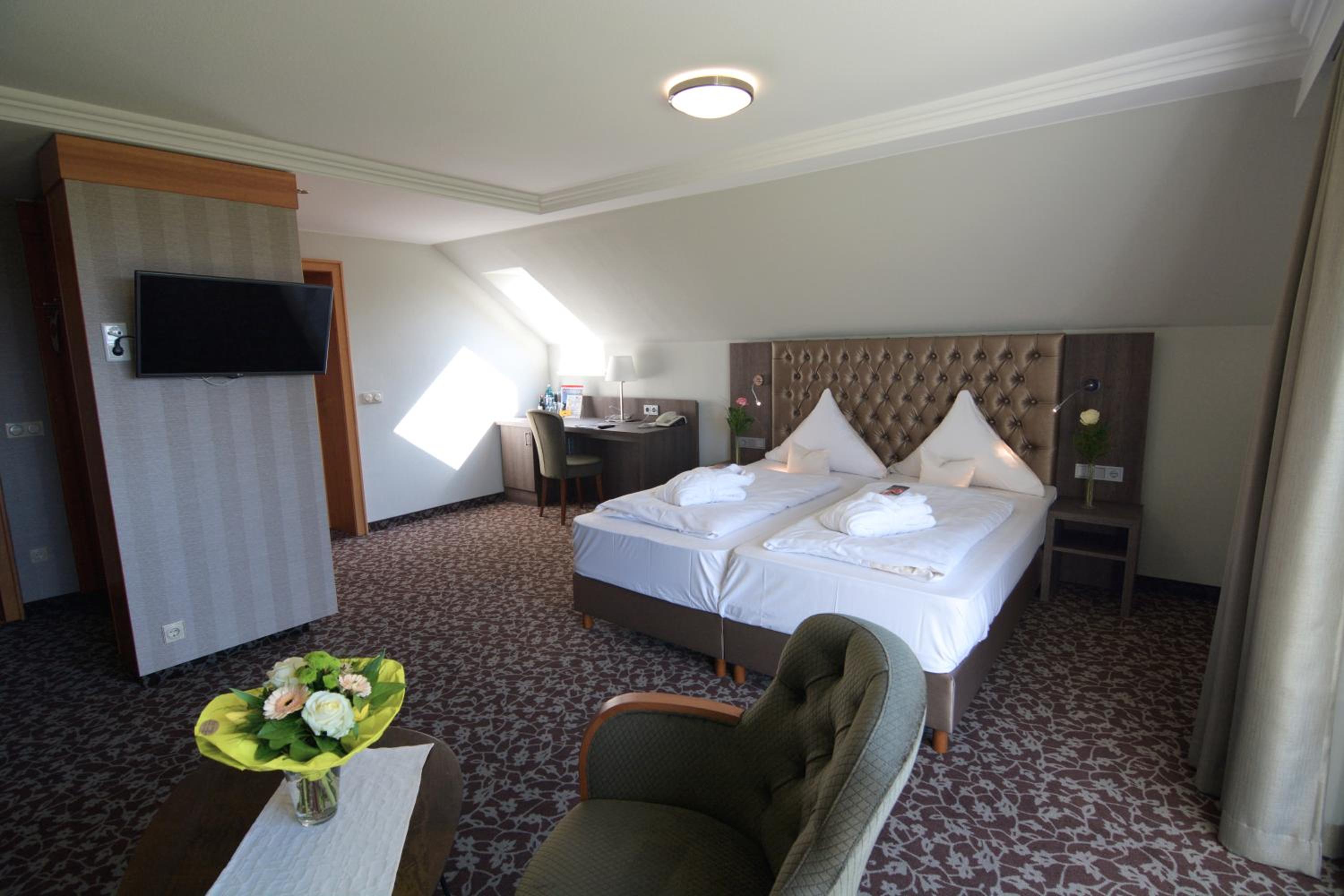 Deluxe Double Room (2 Adults + 1 Child) photo 1