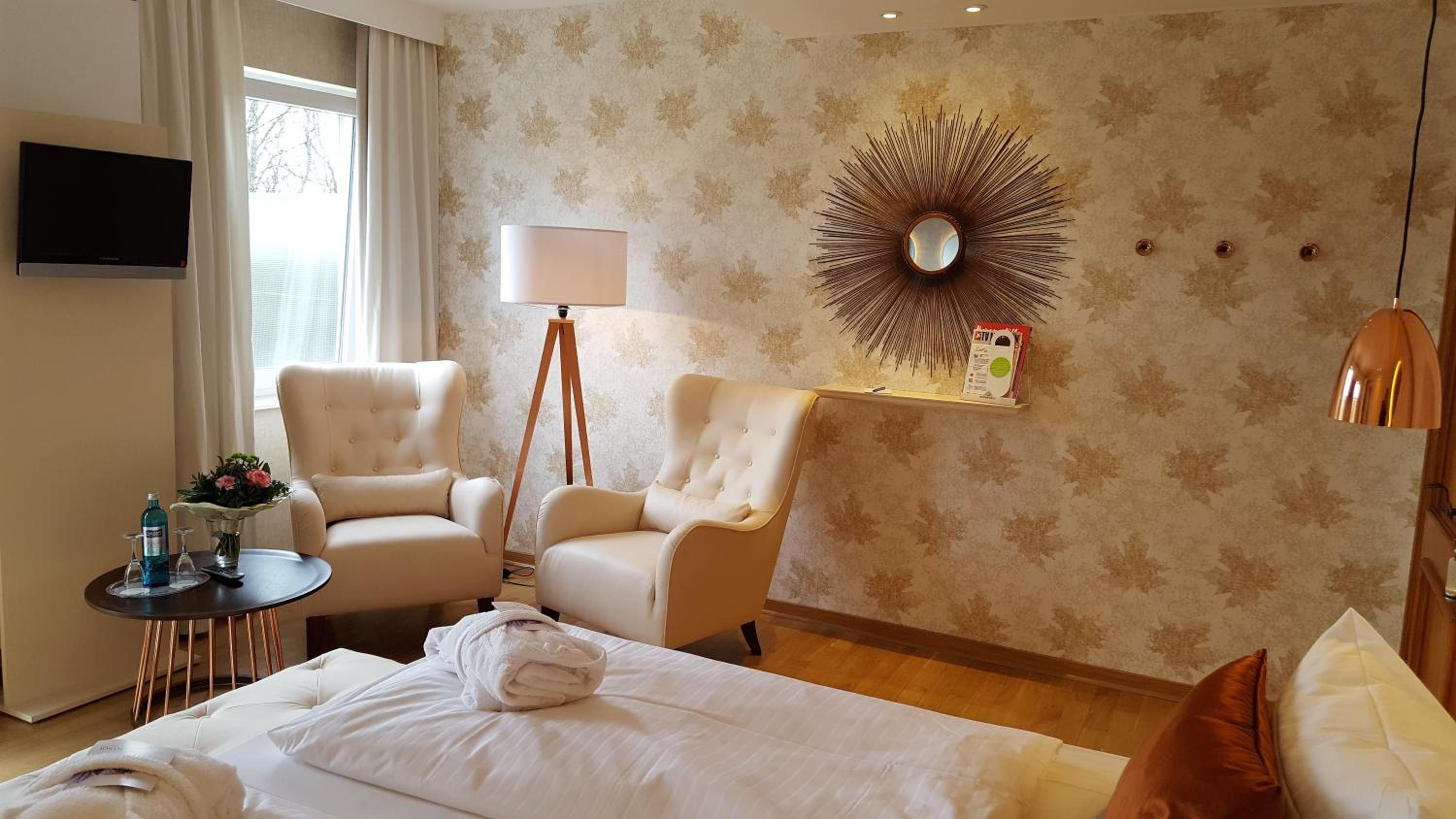 Deluxe Double Room (2 Adults + 1 Child) photo 2