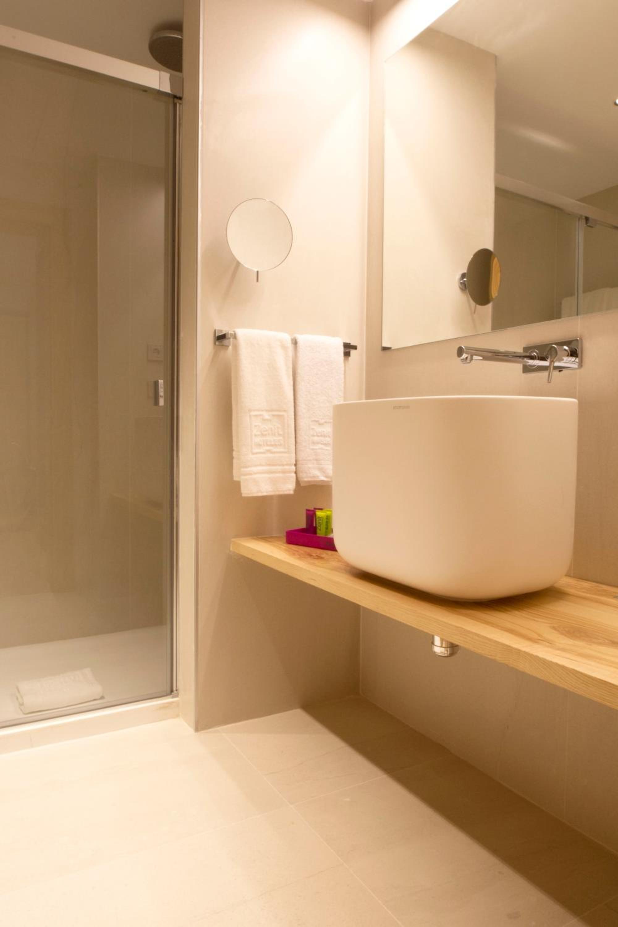 Double or Twin Room - Photo 3