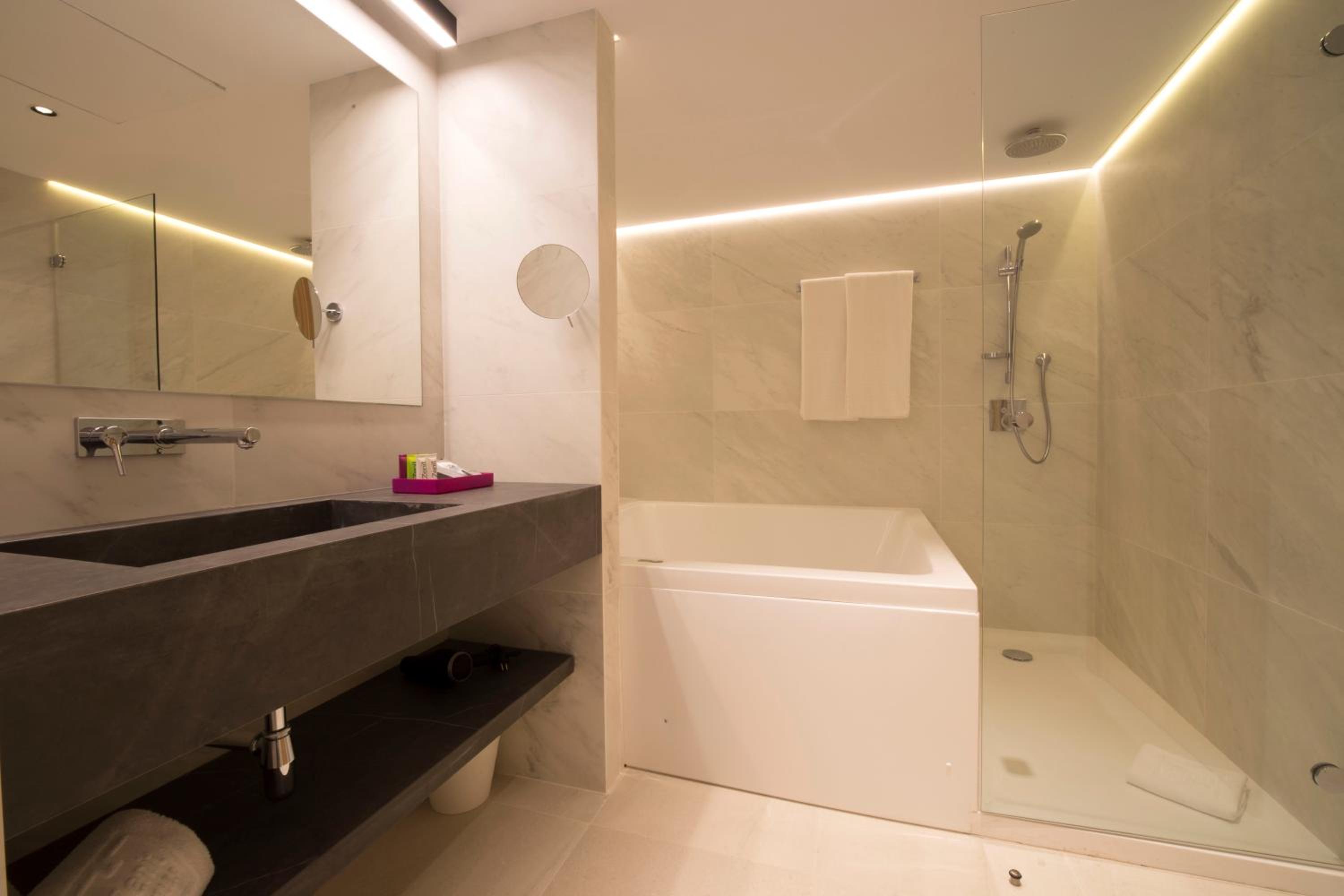 Suite with Terrace - Photo 4