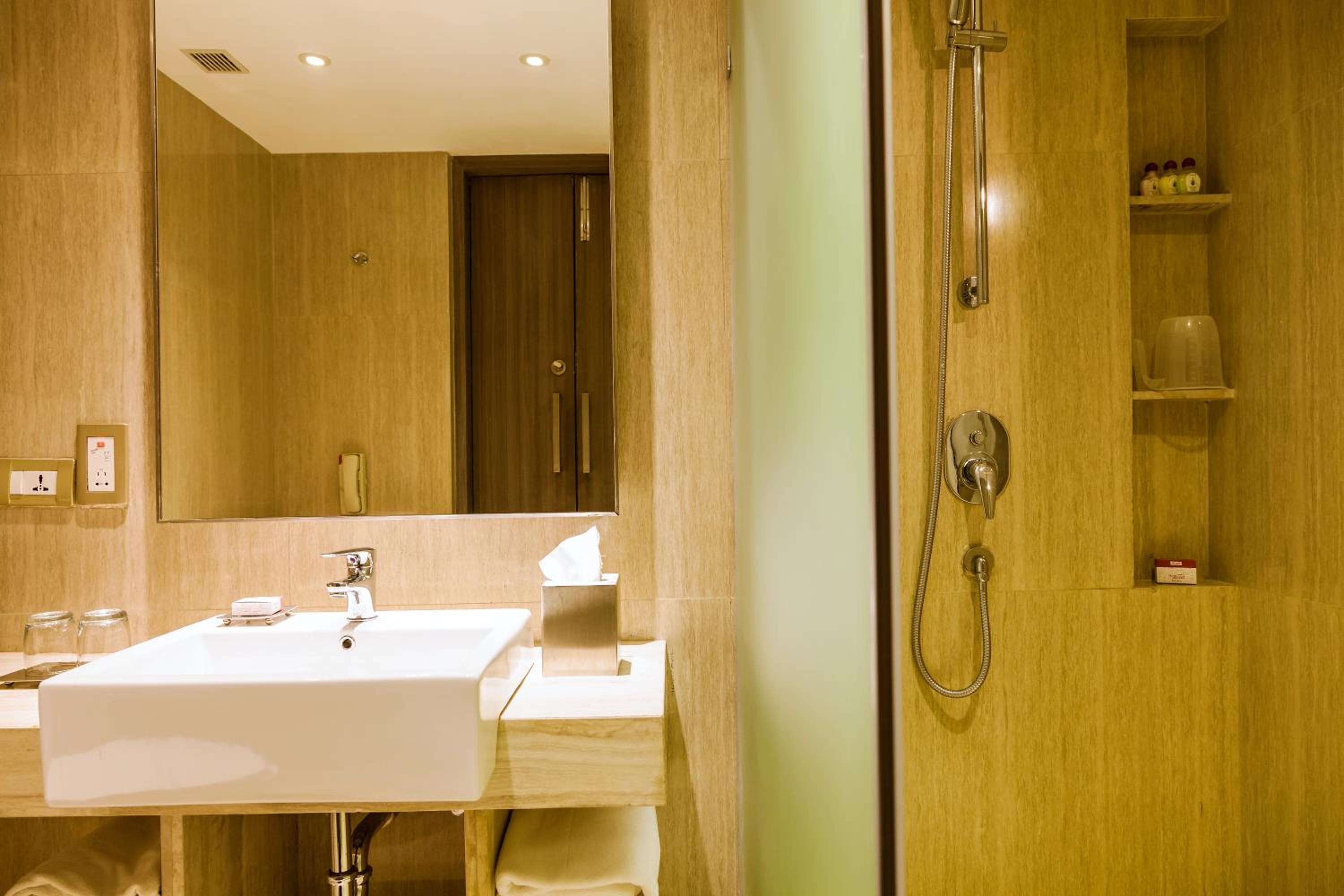 Deluxe Room with Complimentary Hi-Tea and 10% discount on Food & Beverages Deluxe Room with Complimentary Hi-Tea and 10% discount on Food & Beverages