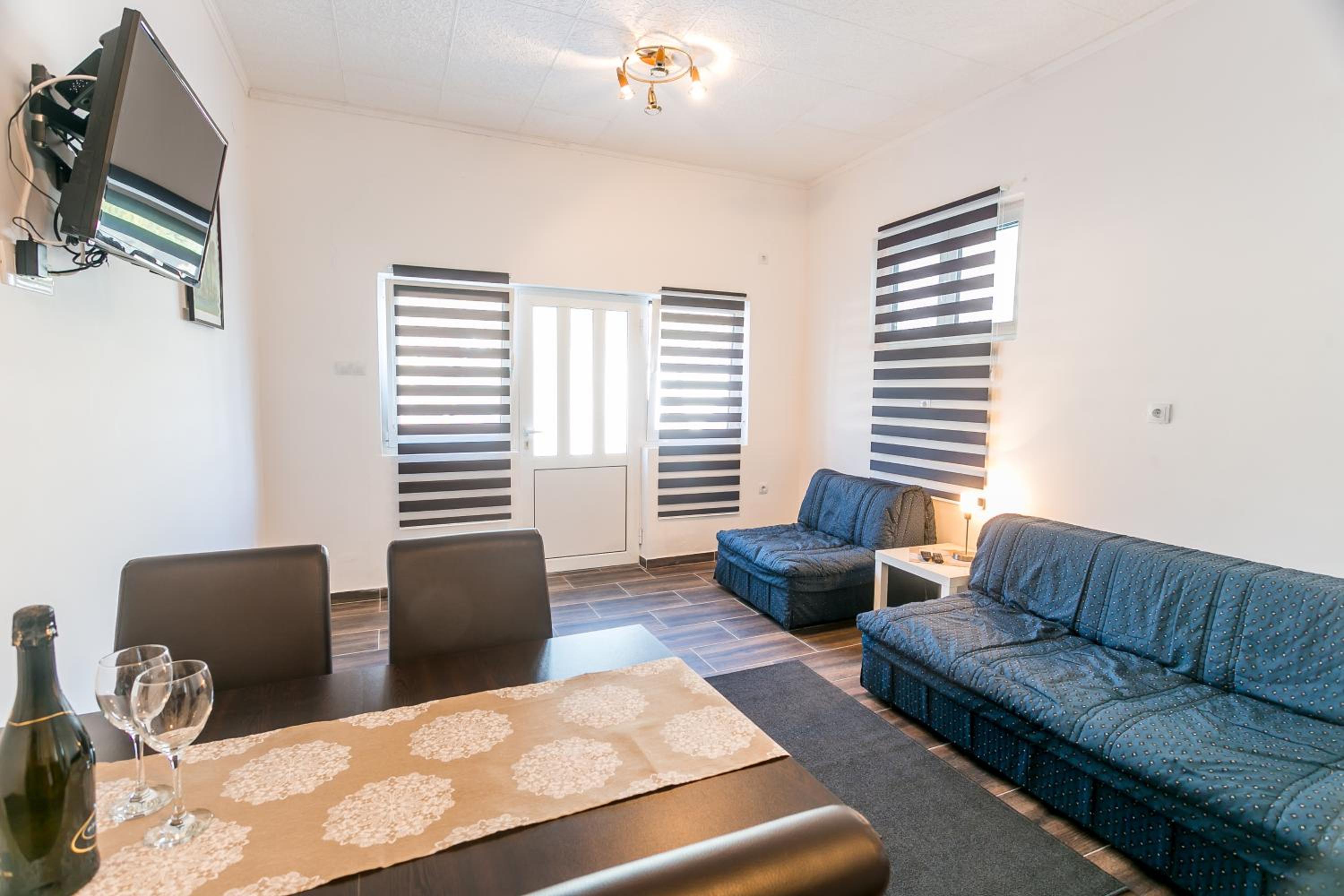 One-Bedroom Apartment photo 2