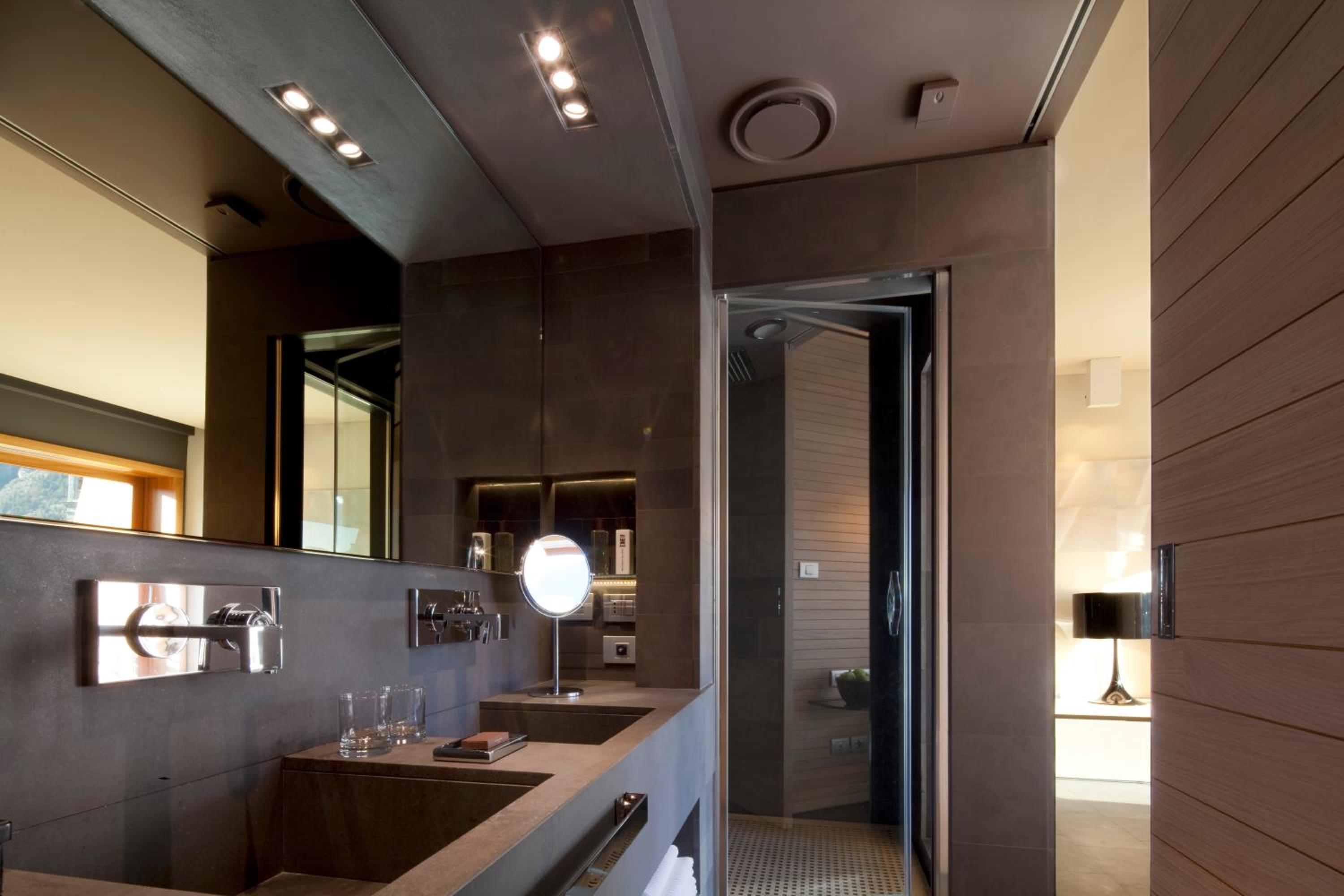 Suite - Photo 5