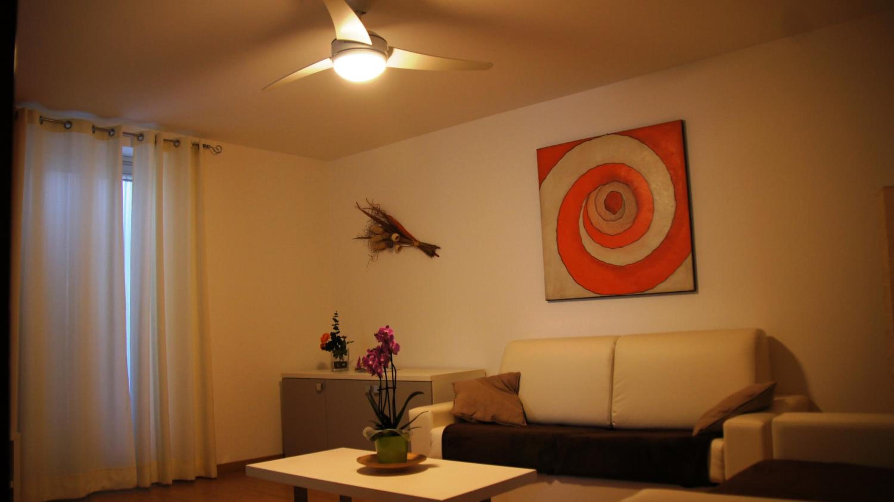 Apartment with Balcony - Photo 4