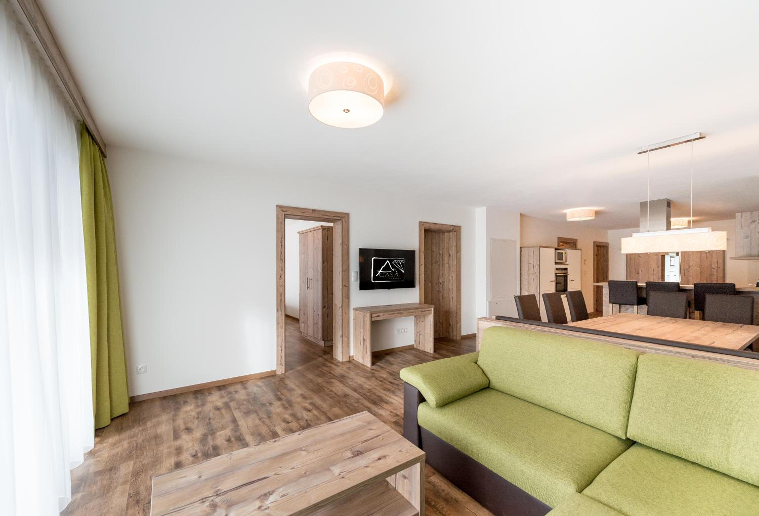 Four-Bedroom Apartment with Balcony Top 7