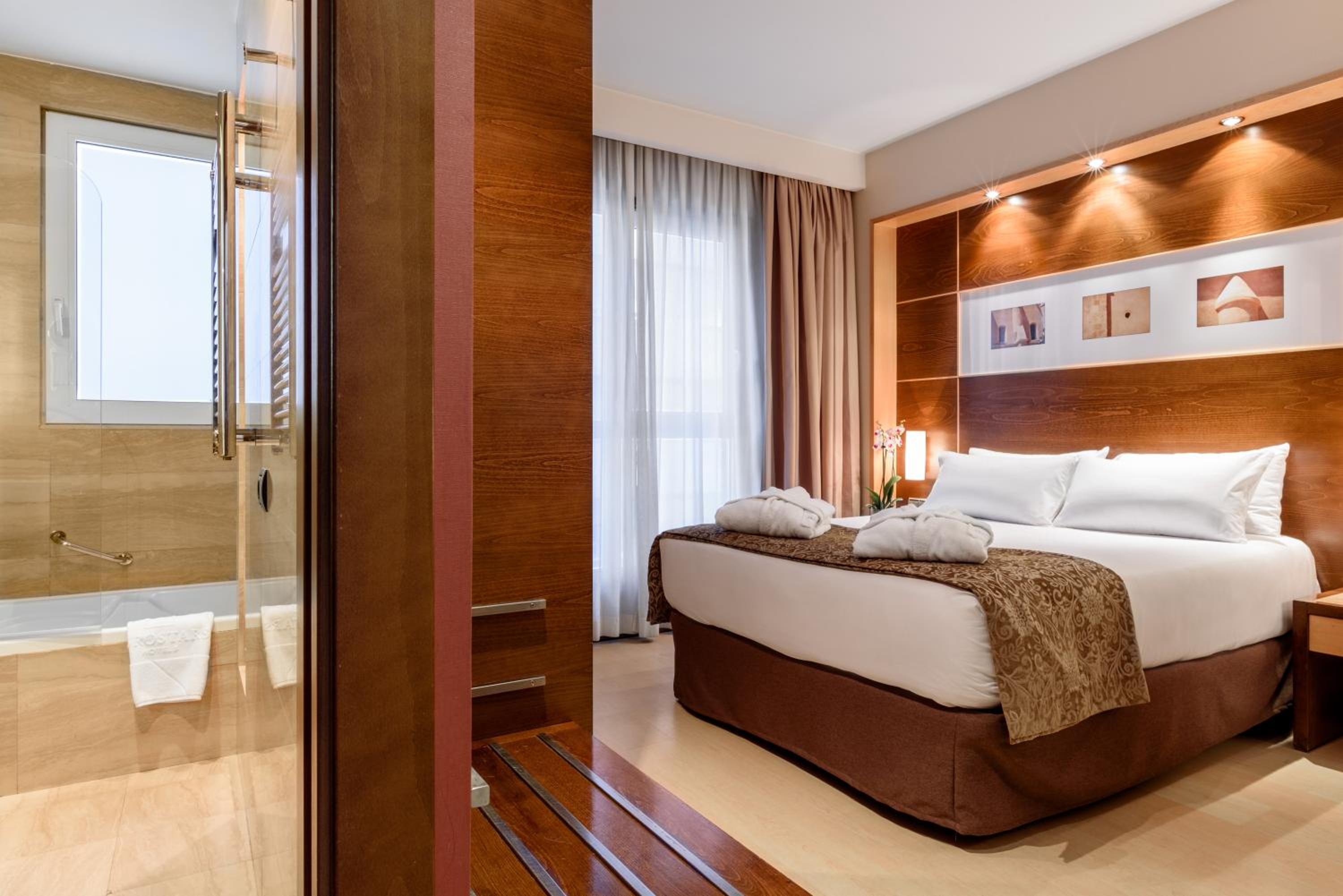 Double or Twin Room - Photo 2