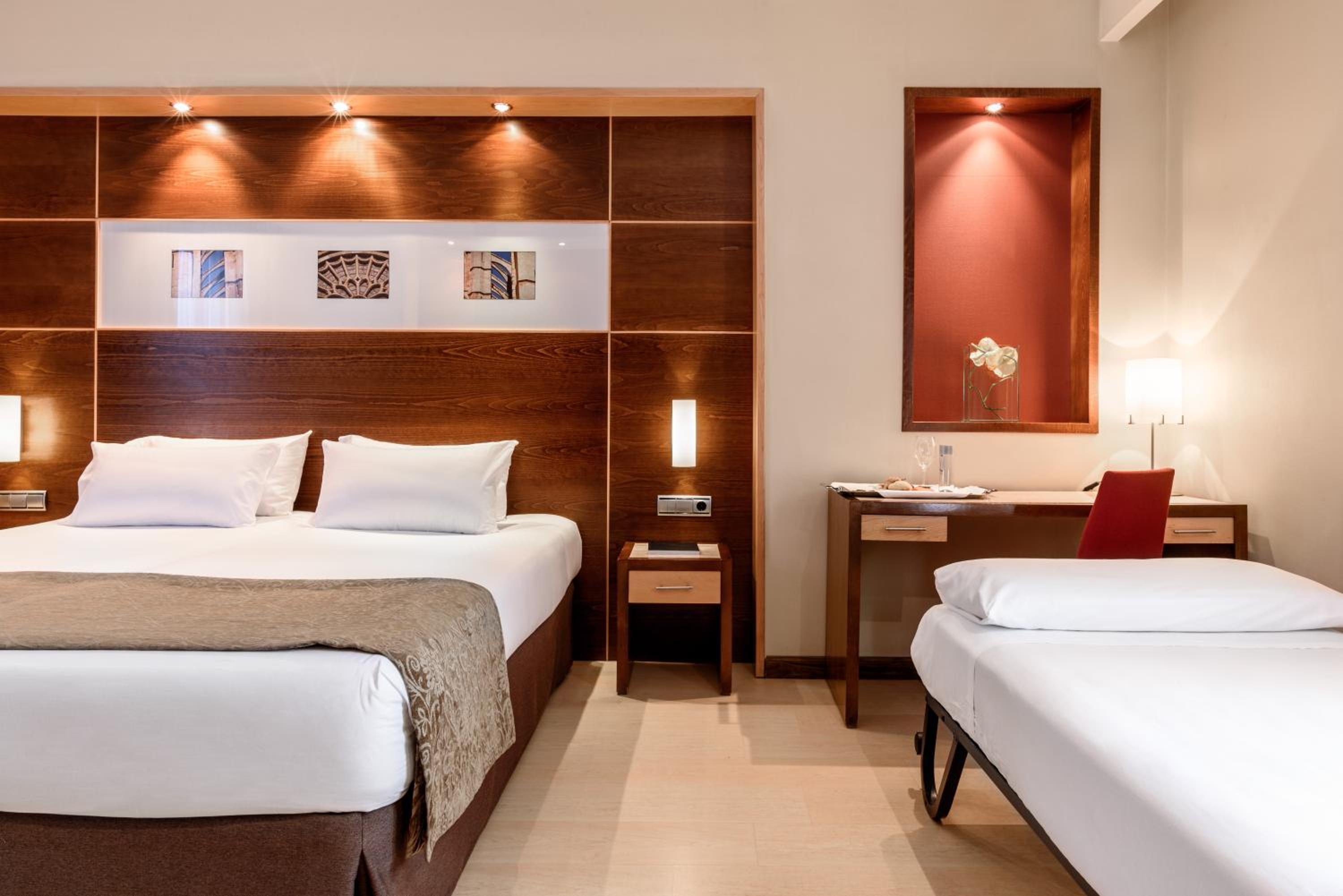 Double Room with Extra Bed (3 Adults) - Photo 3