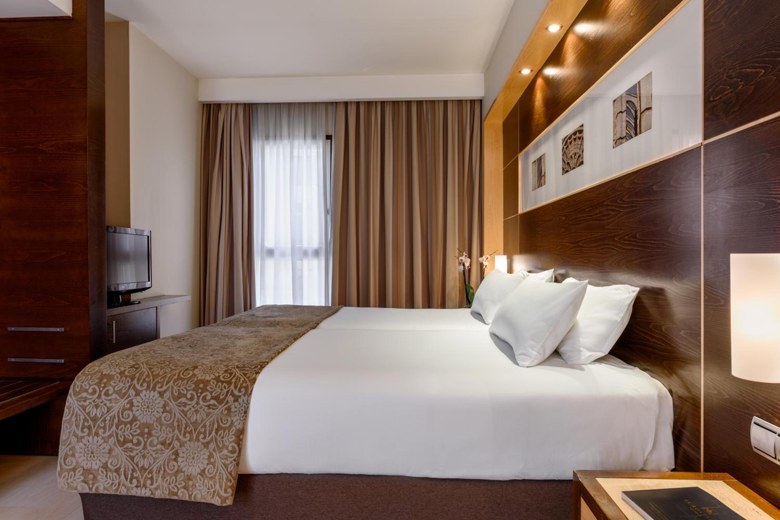 Double or Twin Room - Photo 3