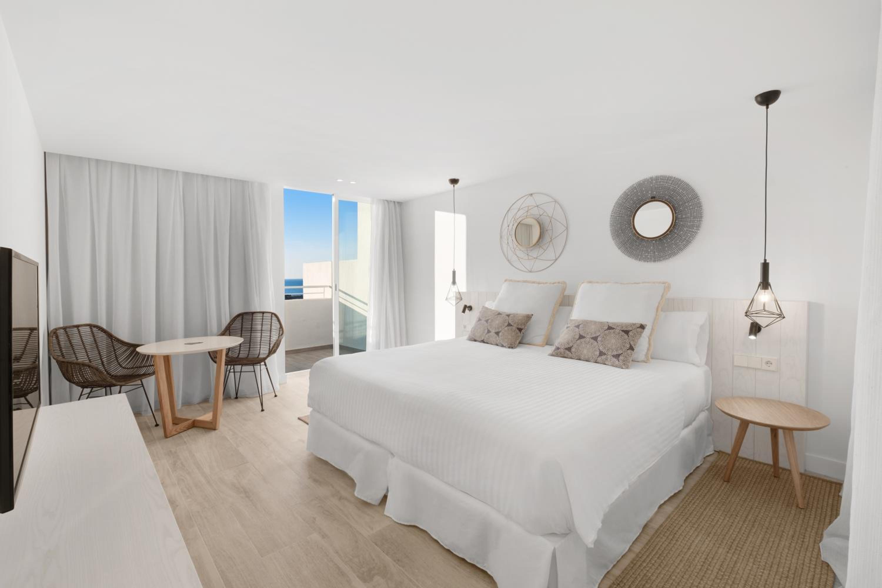 Superior Double Room with Sea View - Photo 2