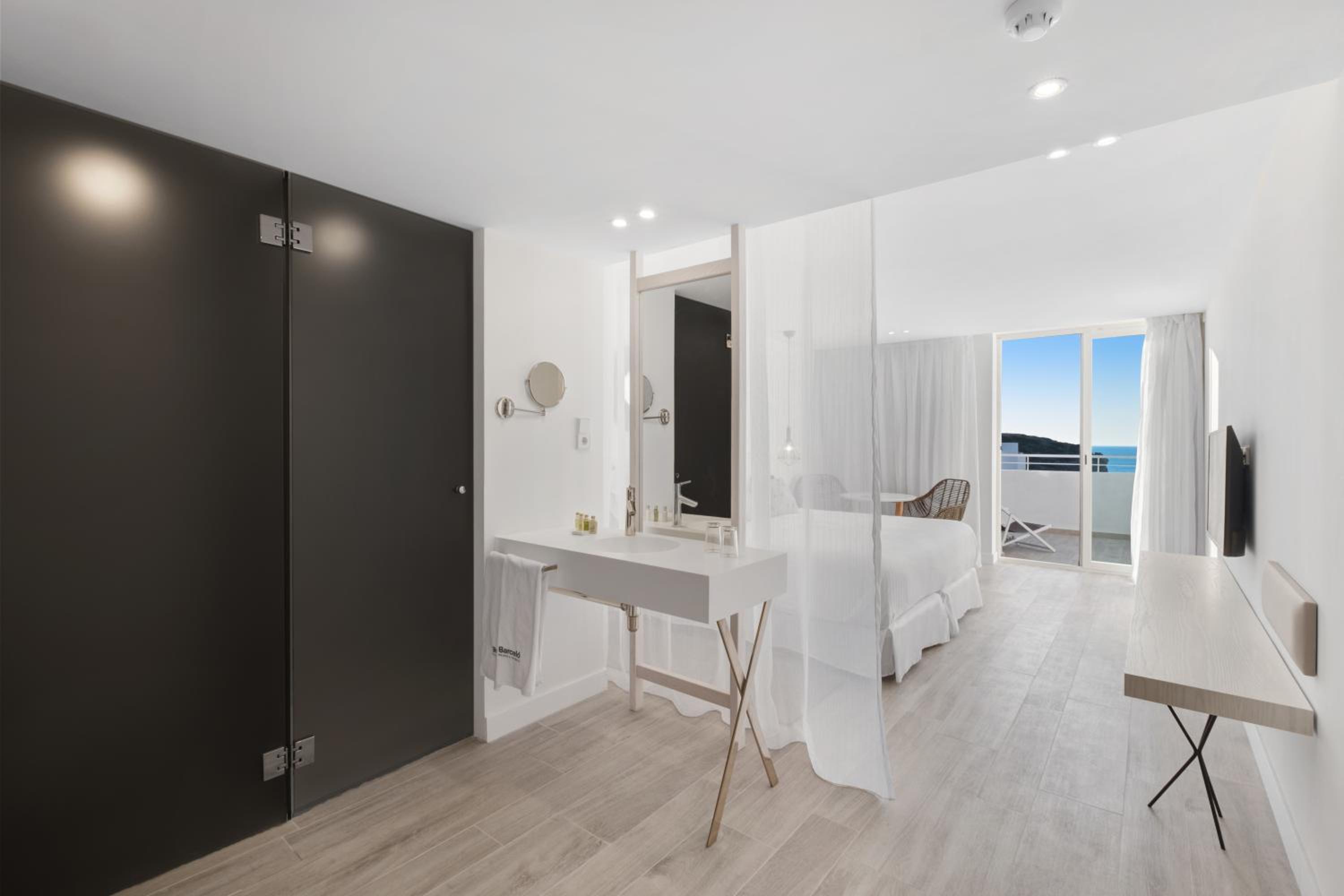 Superior Double Room with Sea View - Photo 1