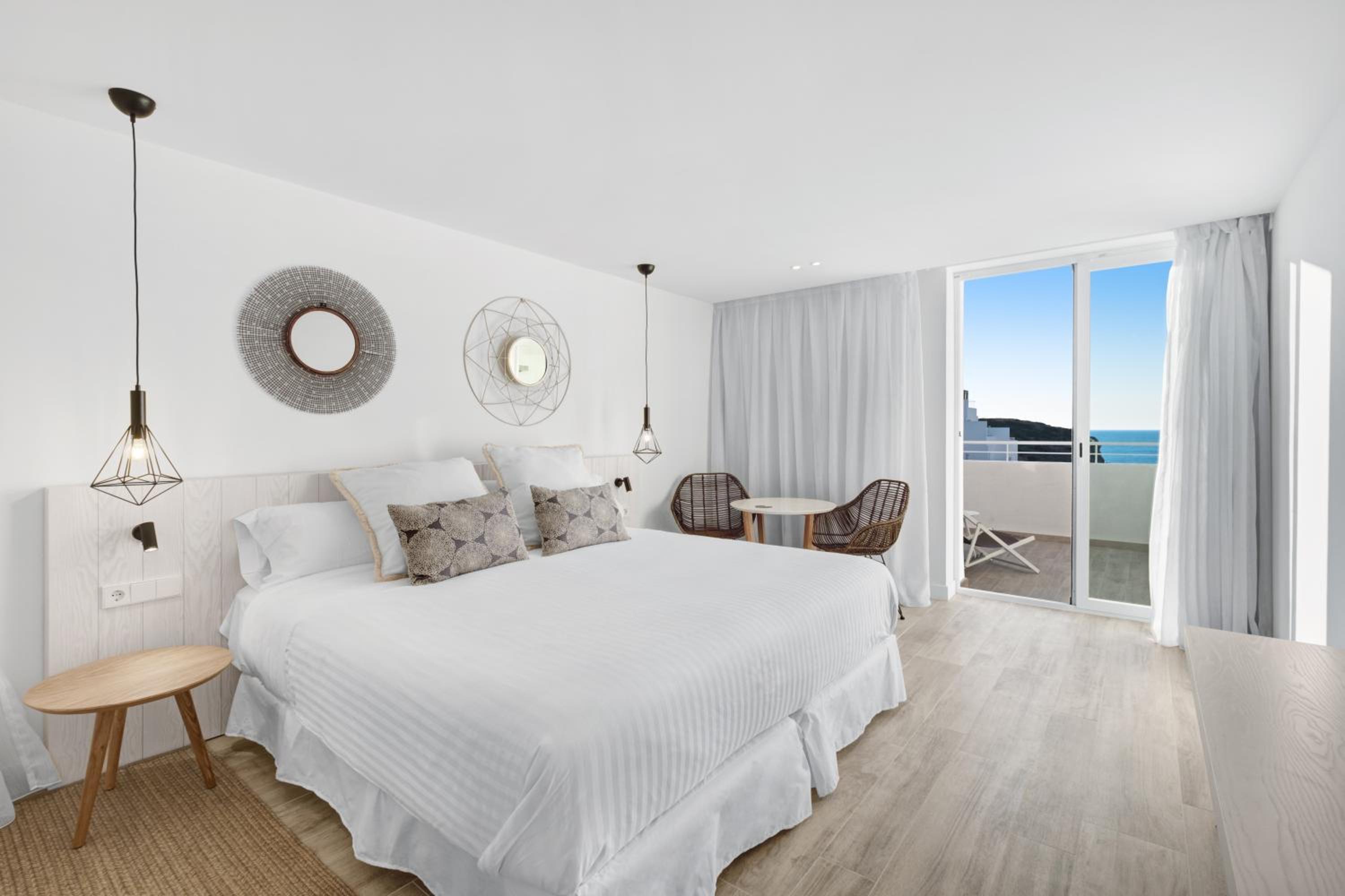 Superior Double Room with Sea View - Photo 4