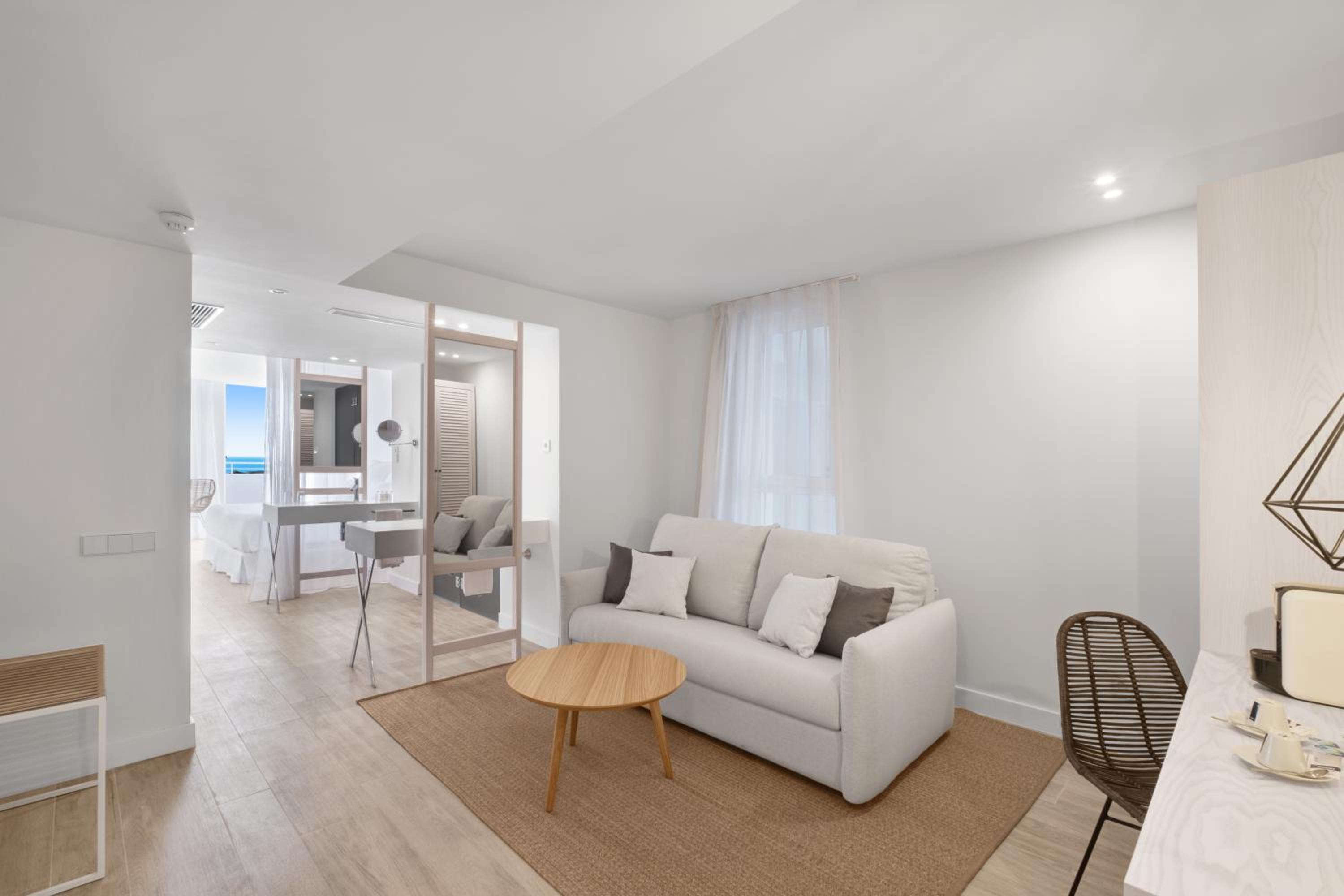 Junior Suite with Sea View - Photo 2