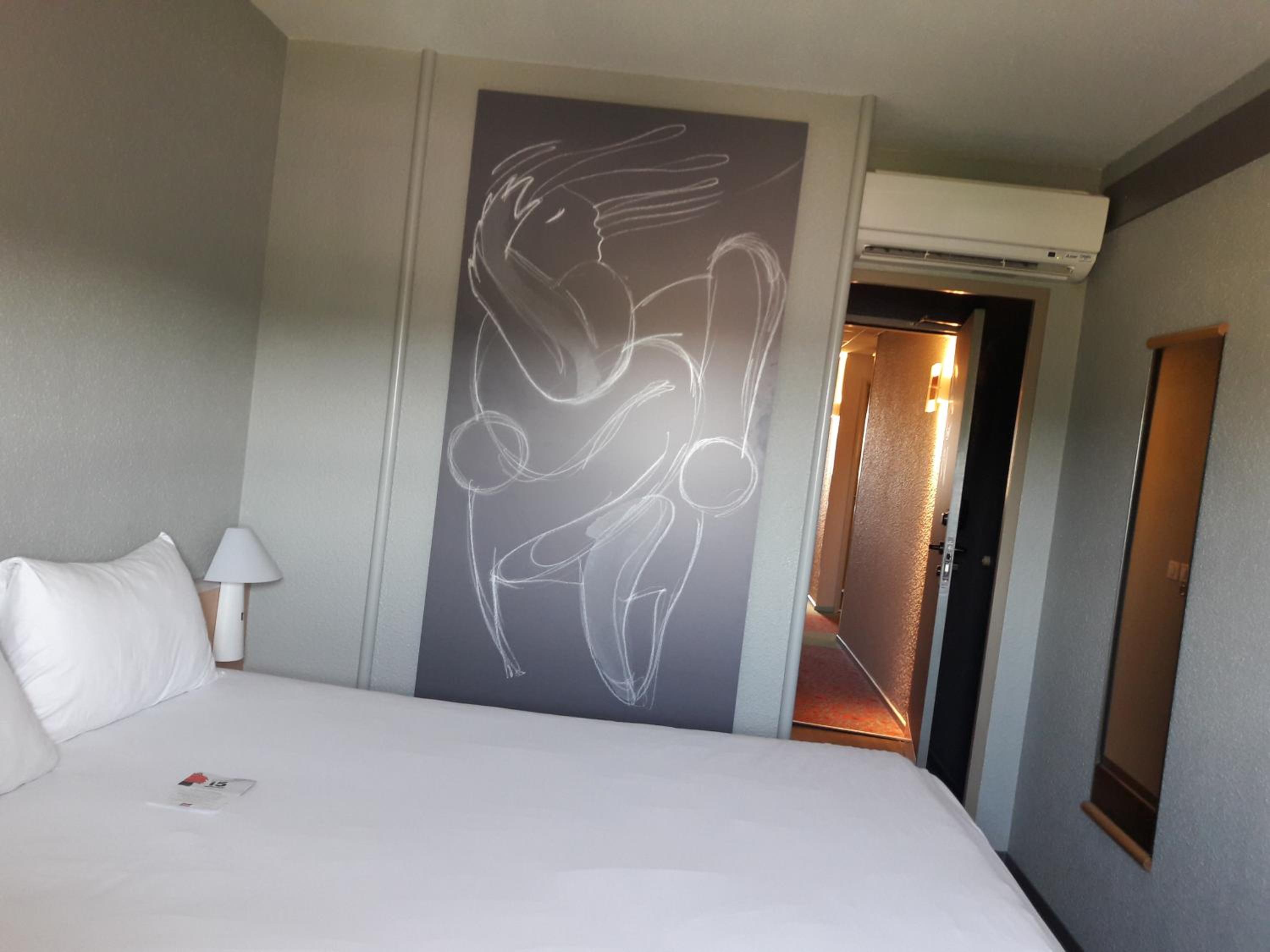 Standard Double Room - Photo 9