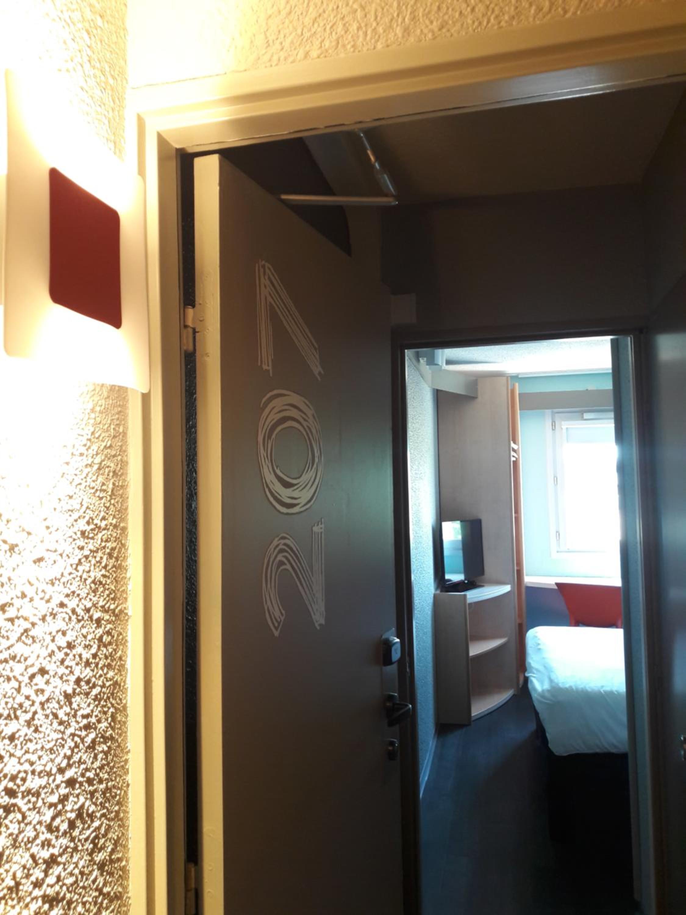 Standard Double Room - Photo 7