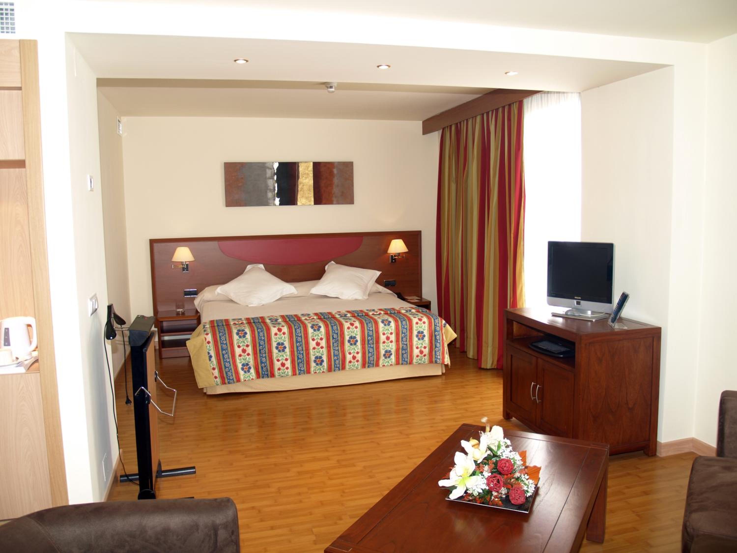 Suite Room - Photo 1