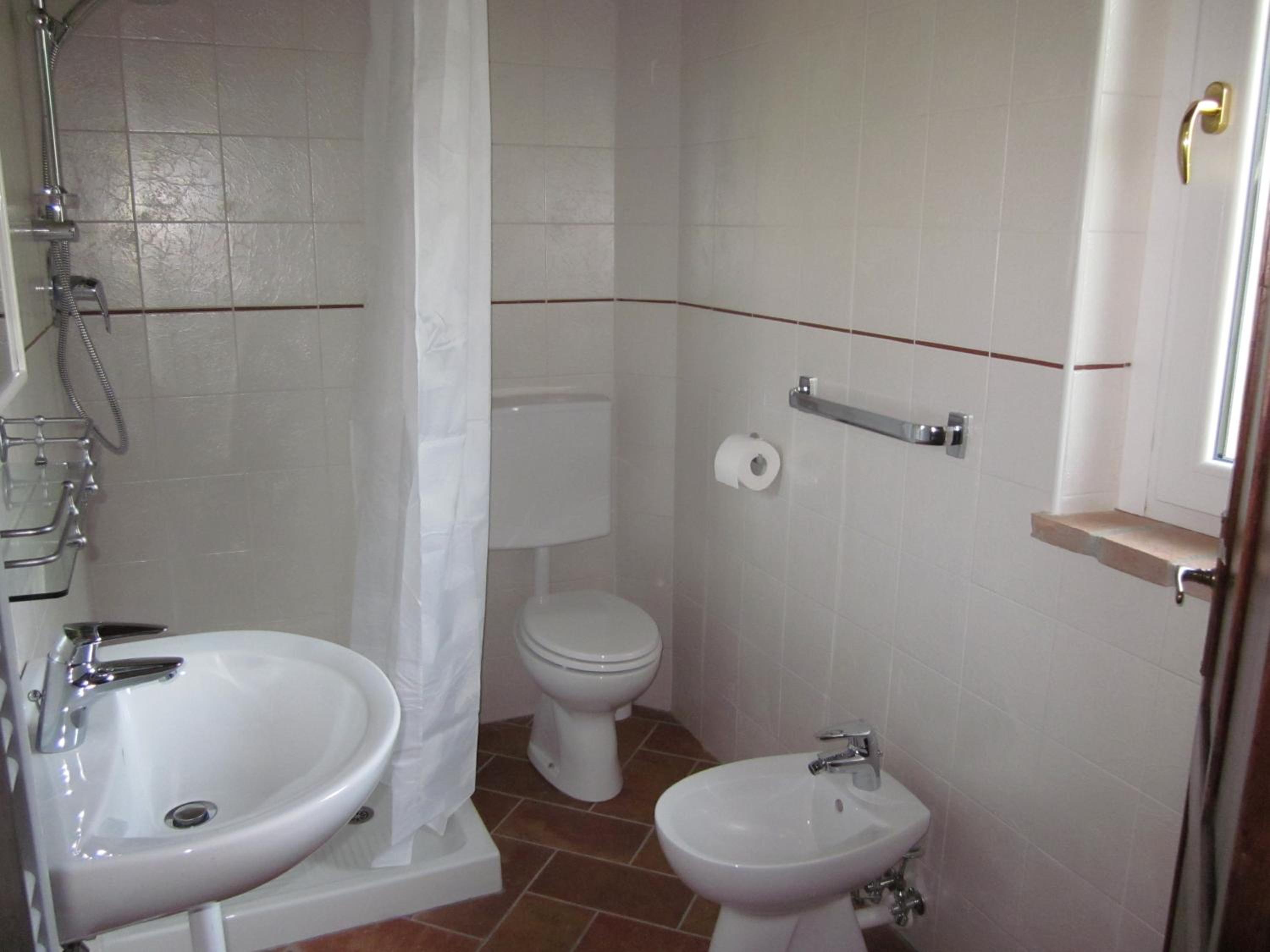 Double Room with Private Bathroom photo 3