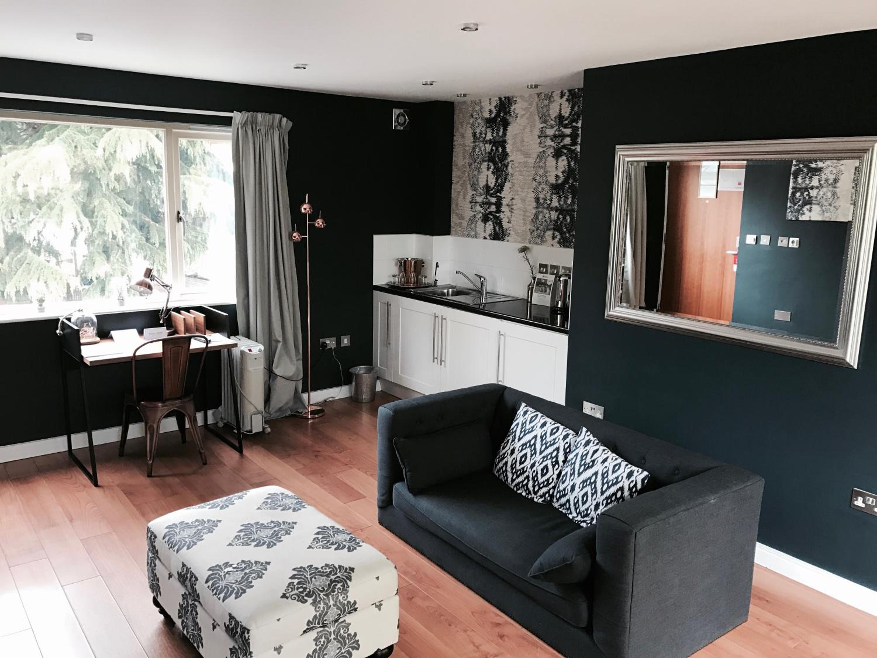Suite - Photo 3