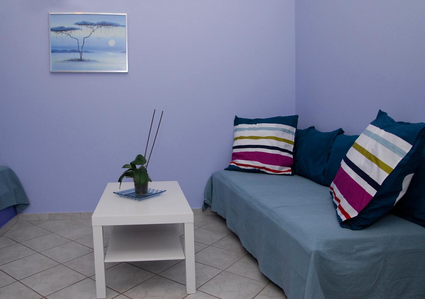 One-Bedroom Apartment with Sea View - Photo 4