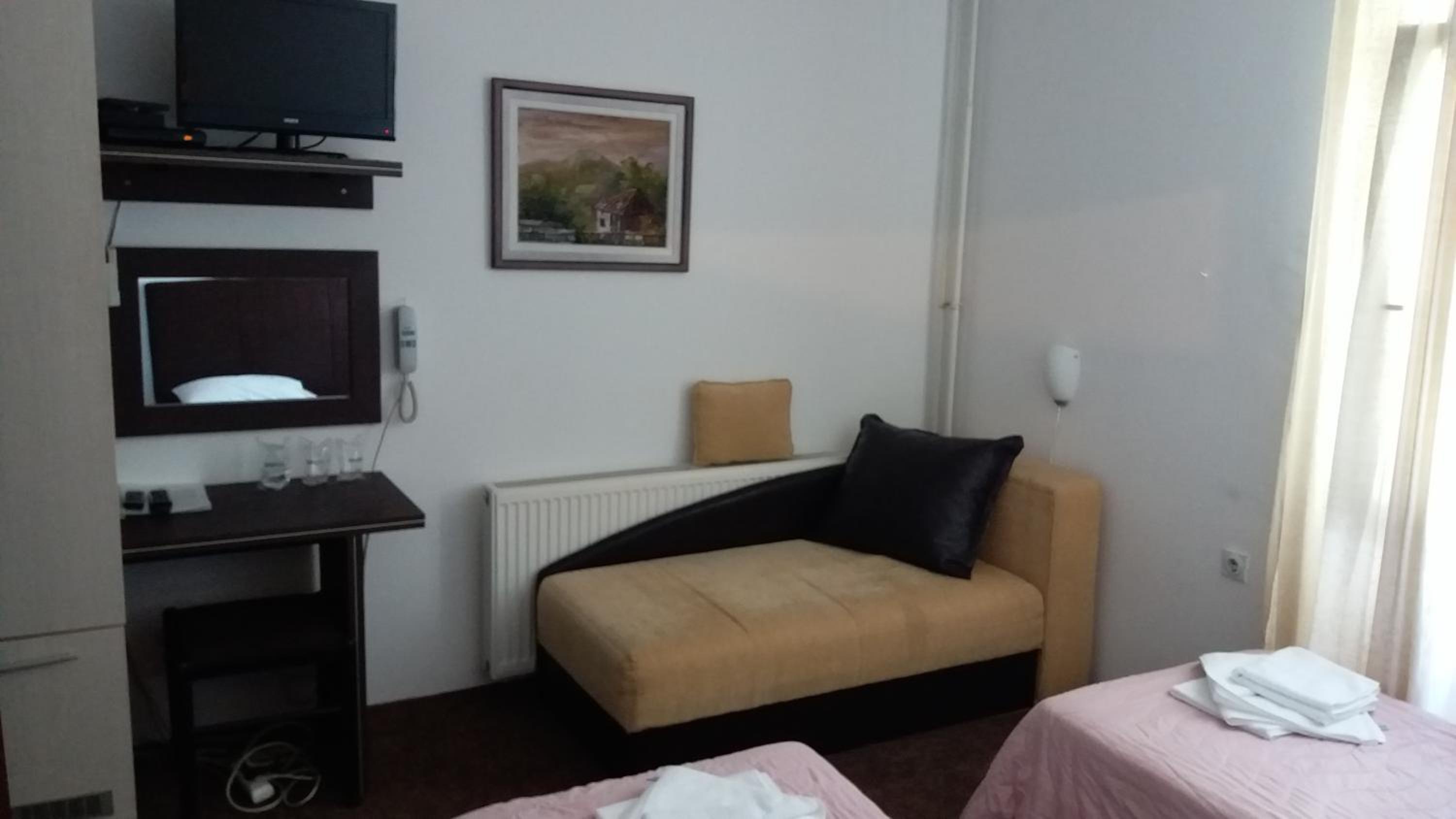 Double or Twin Room - Photo 7